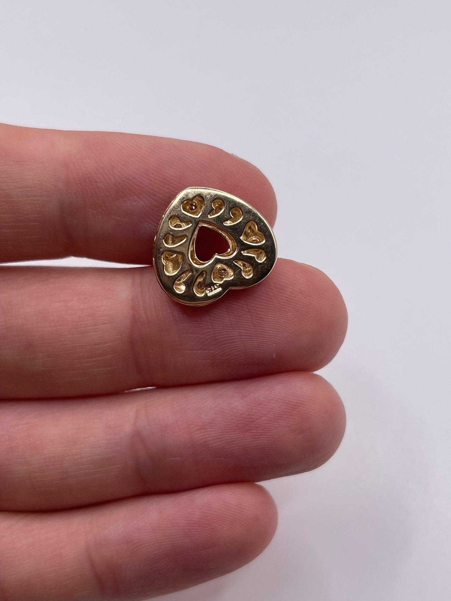 9ct gold diamond heart pendant