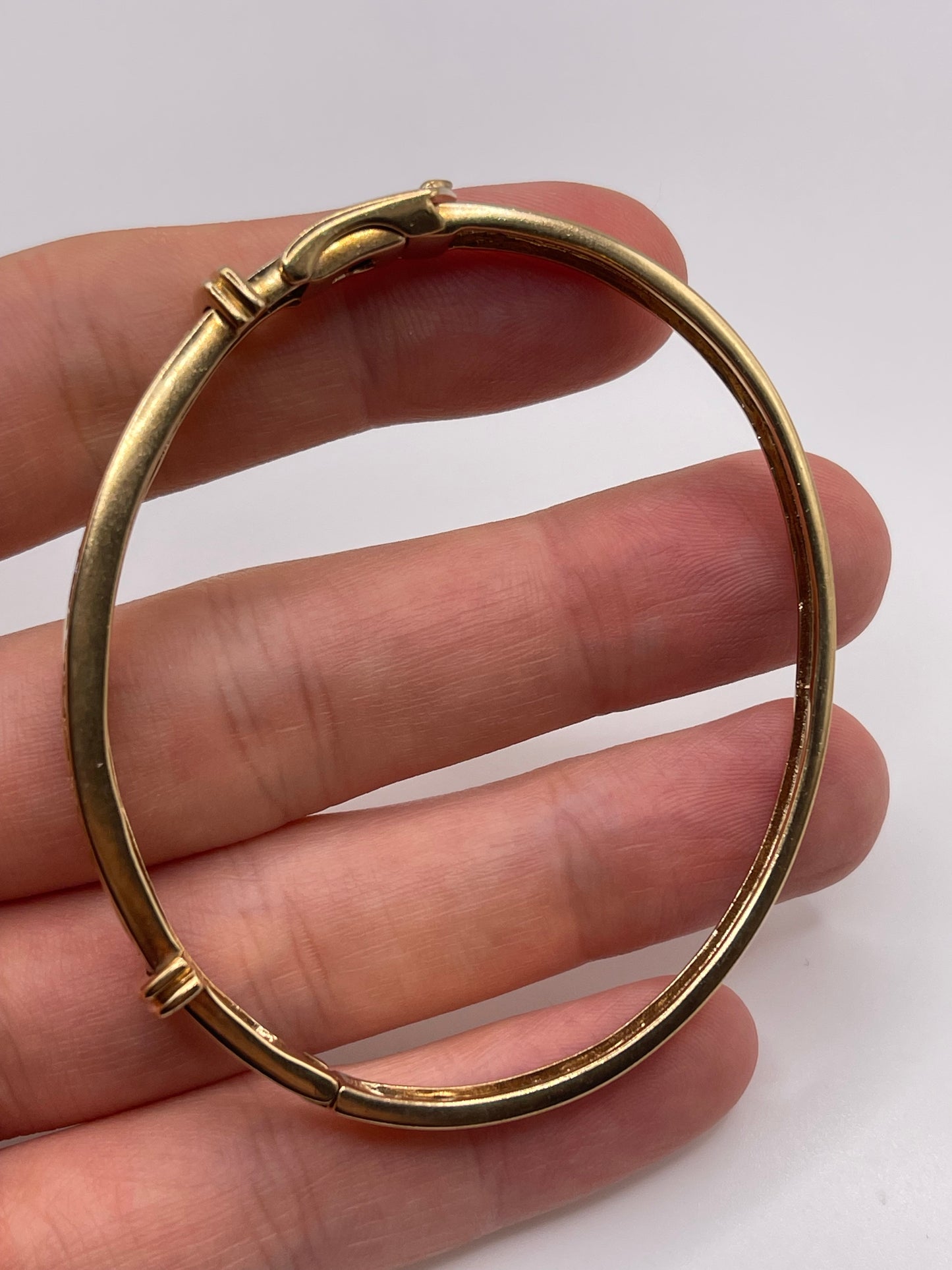 9ct gold 1.5ct diamond cluster bangle