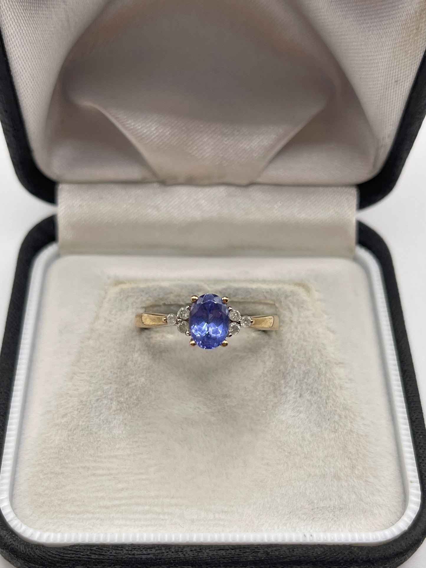 9ct gold tanzanite and diamond ring
