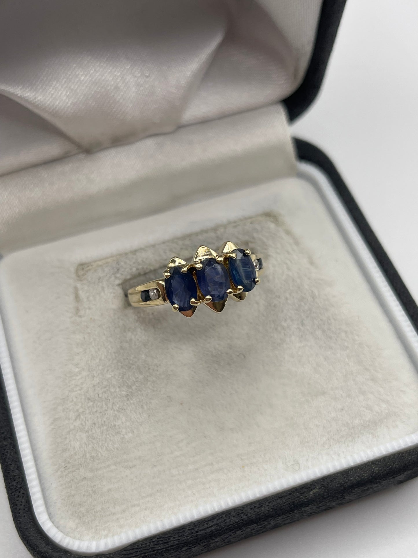 9ct gold sapphire and diamond ring