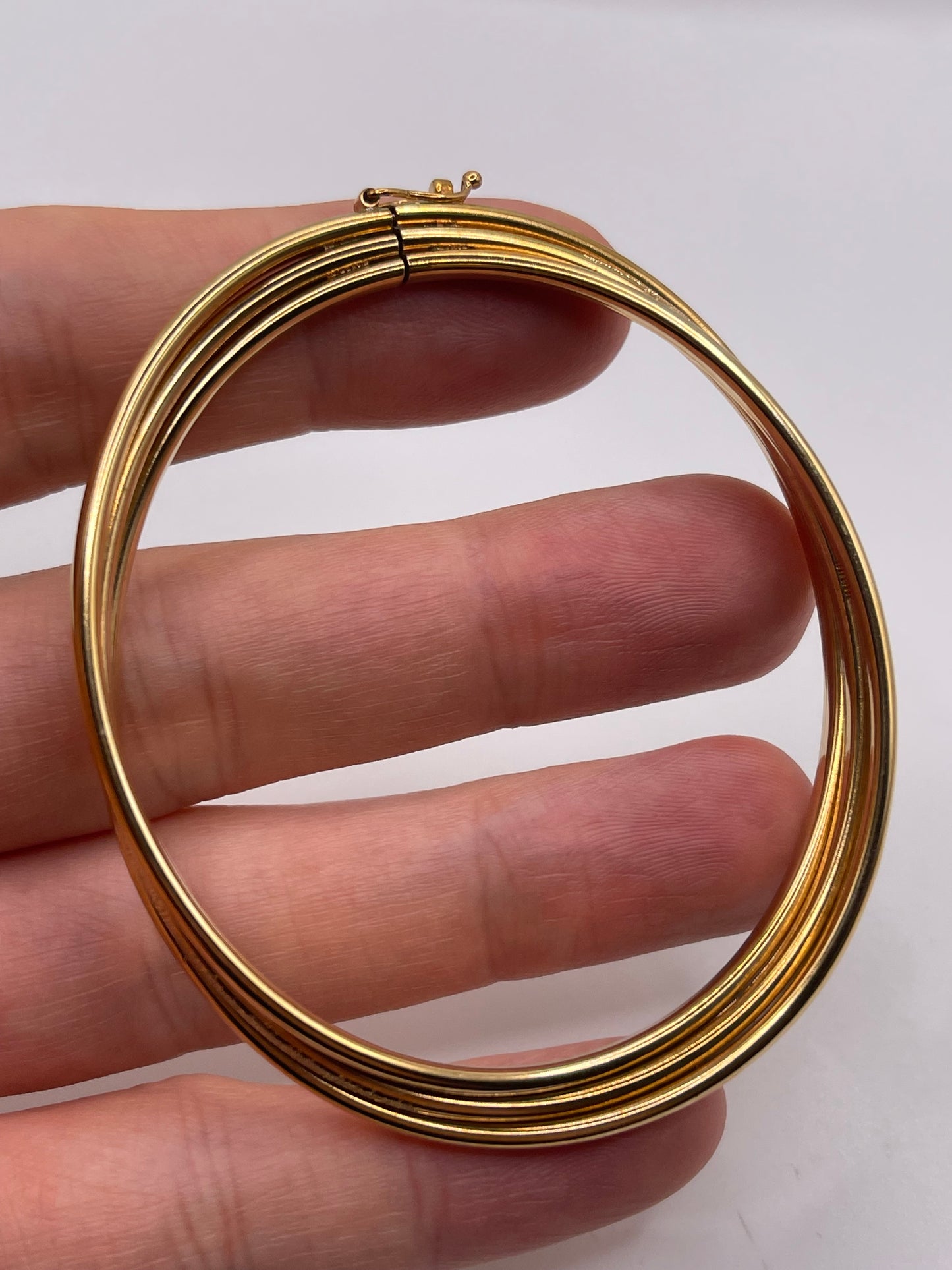9ct gold bangle