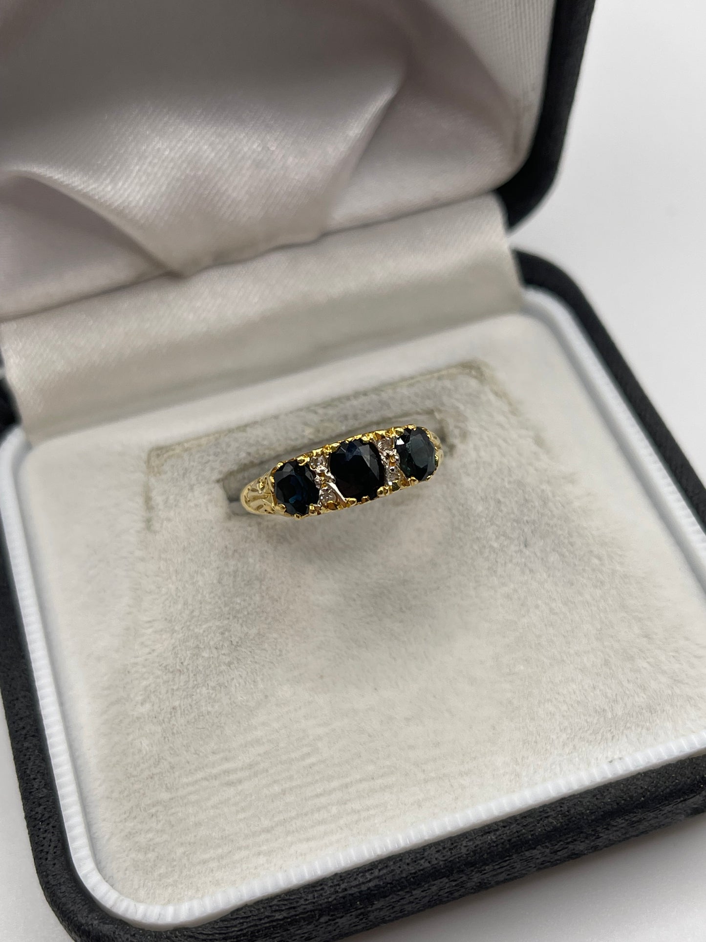 18ct gold sapphire and diamond ring
