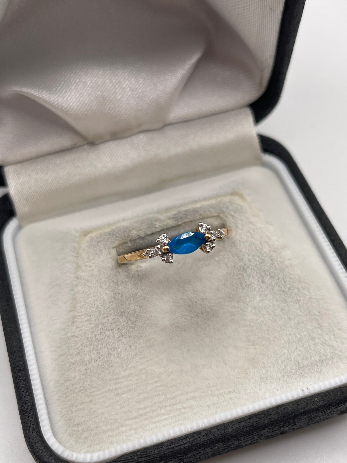 9ct gold blue apatite and zircon ring