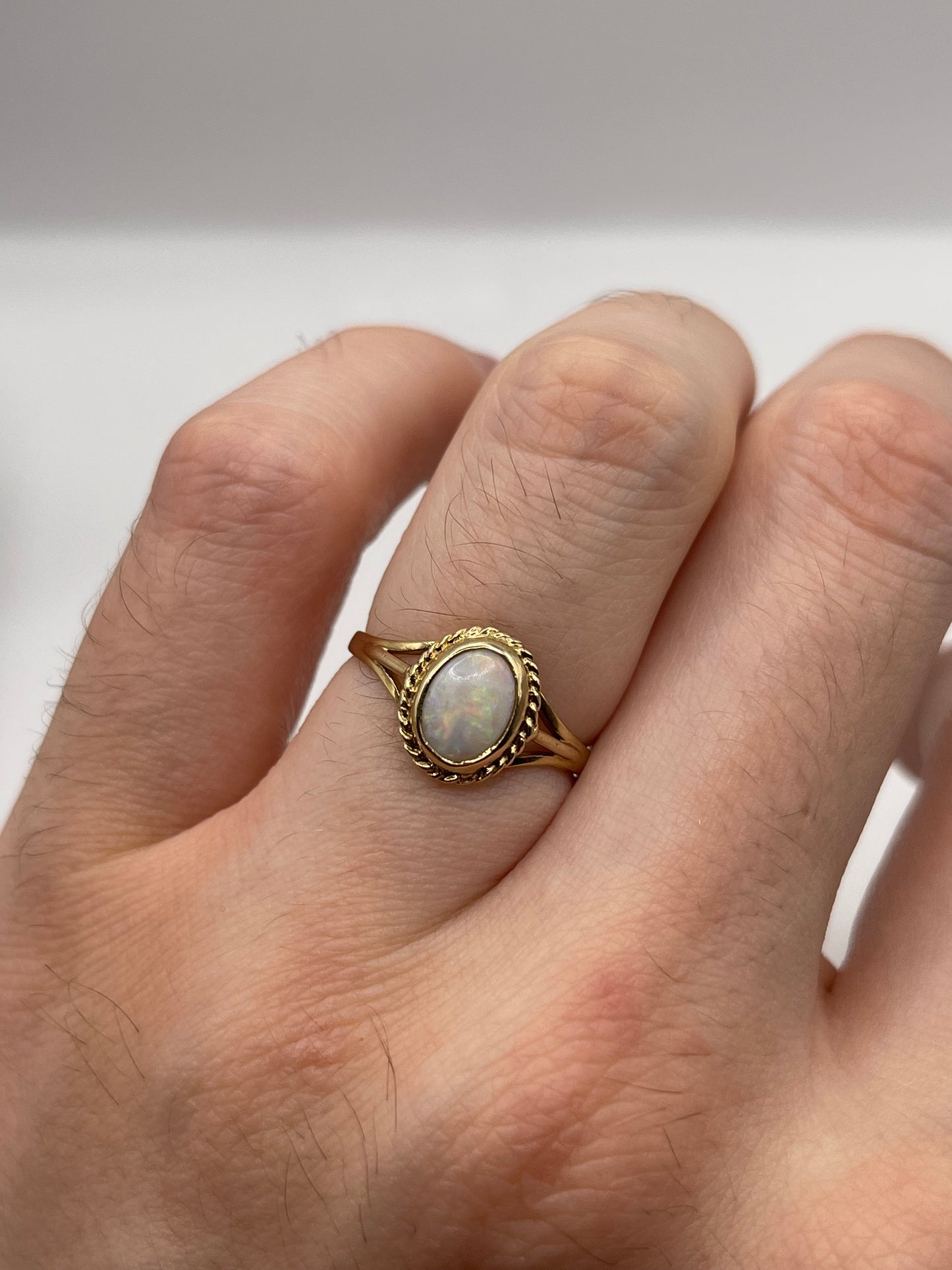 9ct gold opal ring