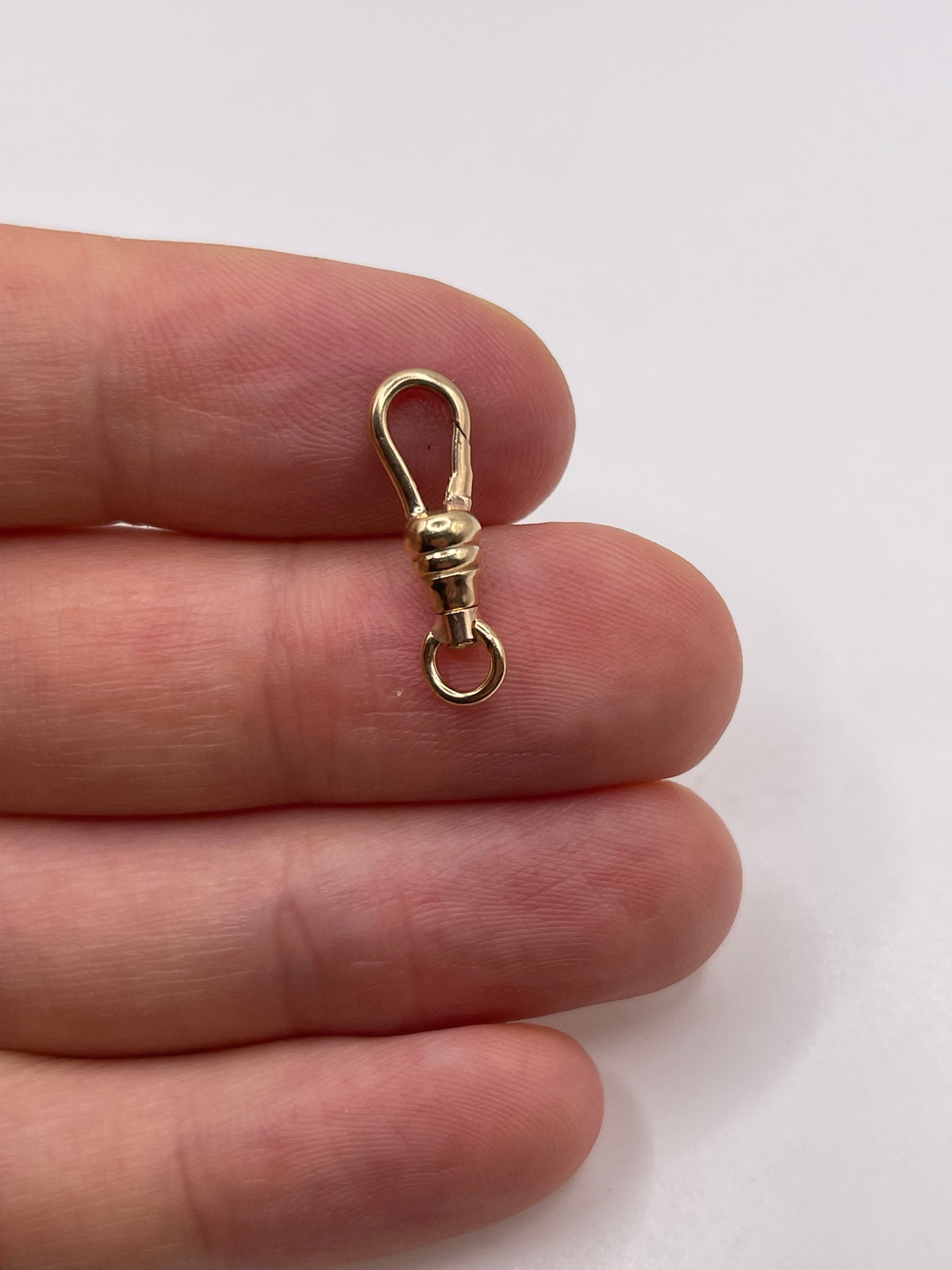 9ct gold dog clip A