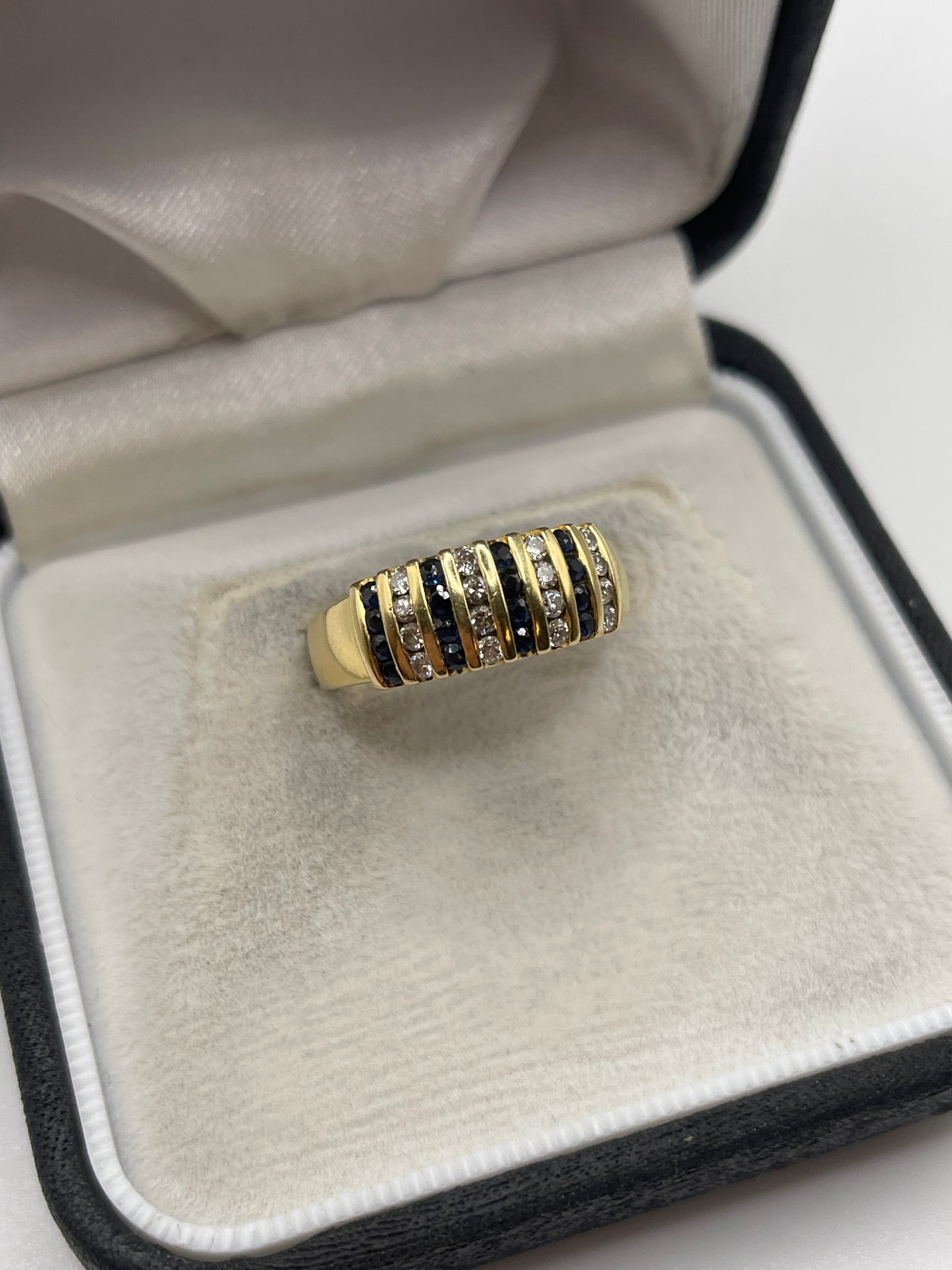 18ct gold sapphire and diamond ring