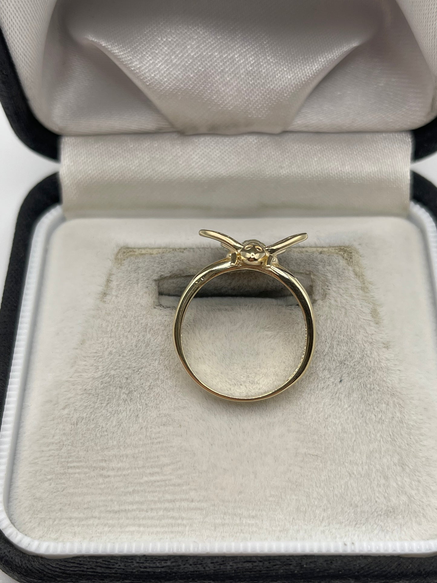 9ct gold bee ring