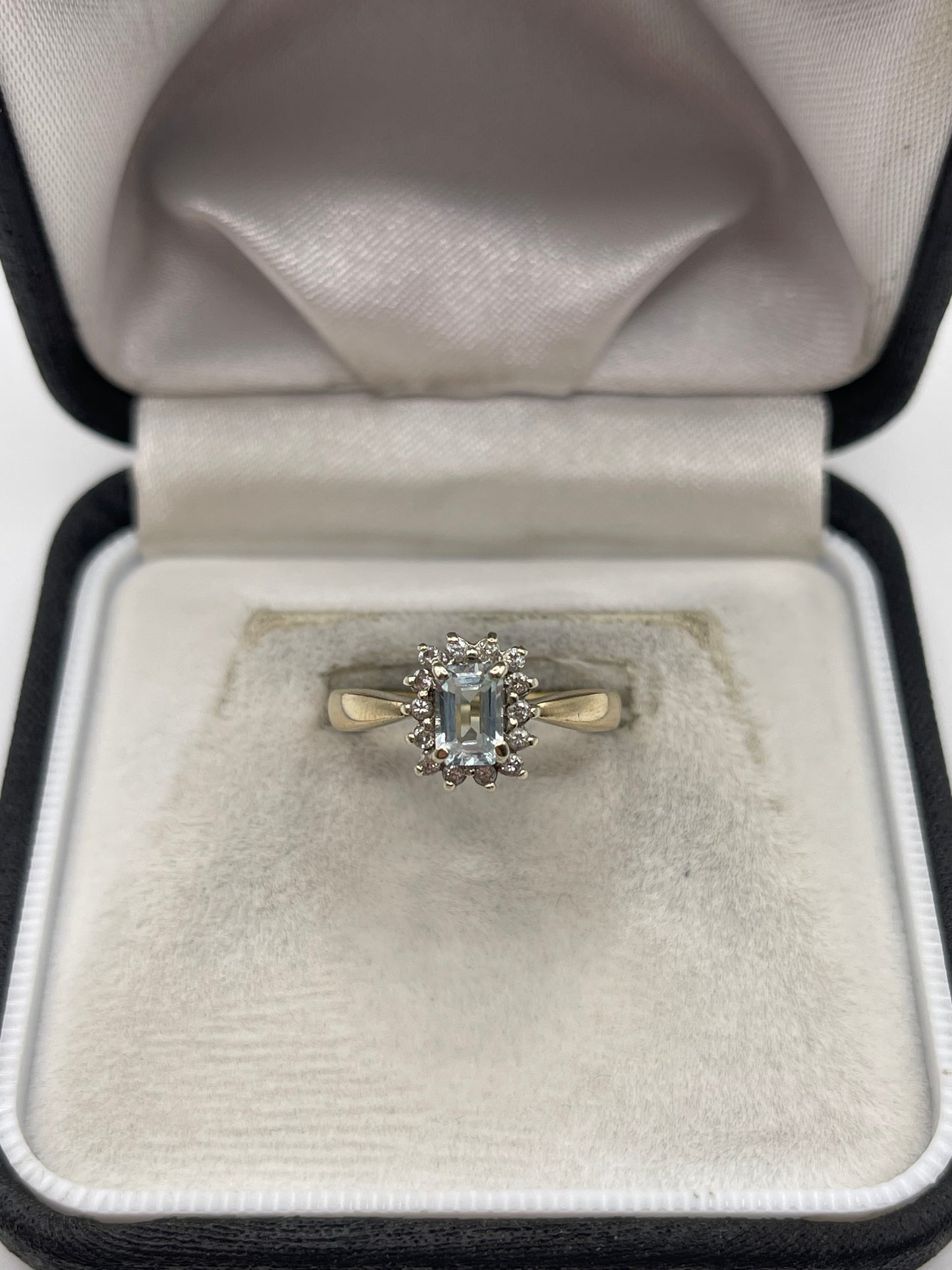 9ct gold aquamarine and diamond ring