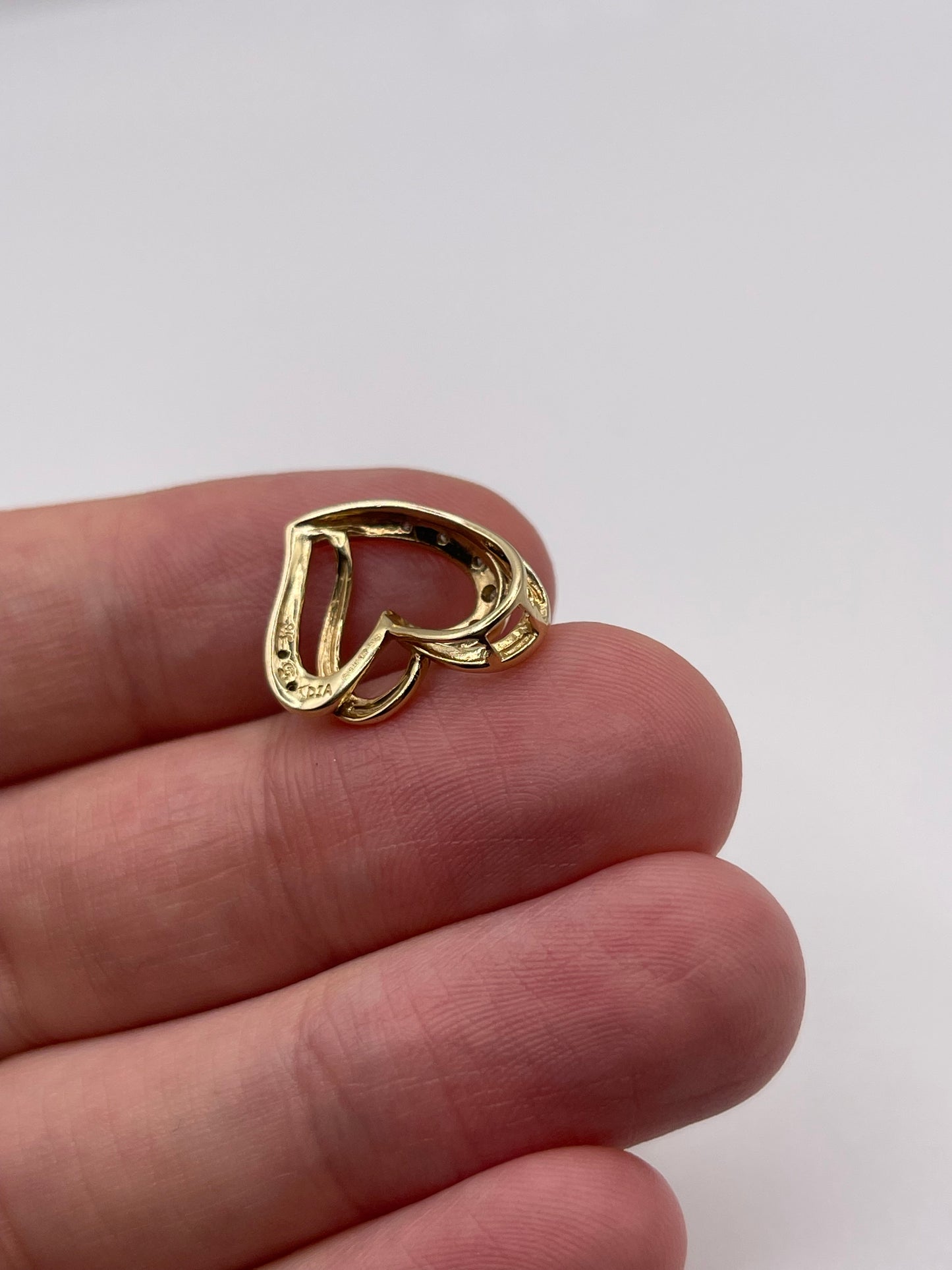 9ct gold diamond heart pendant