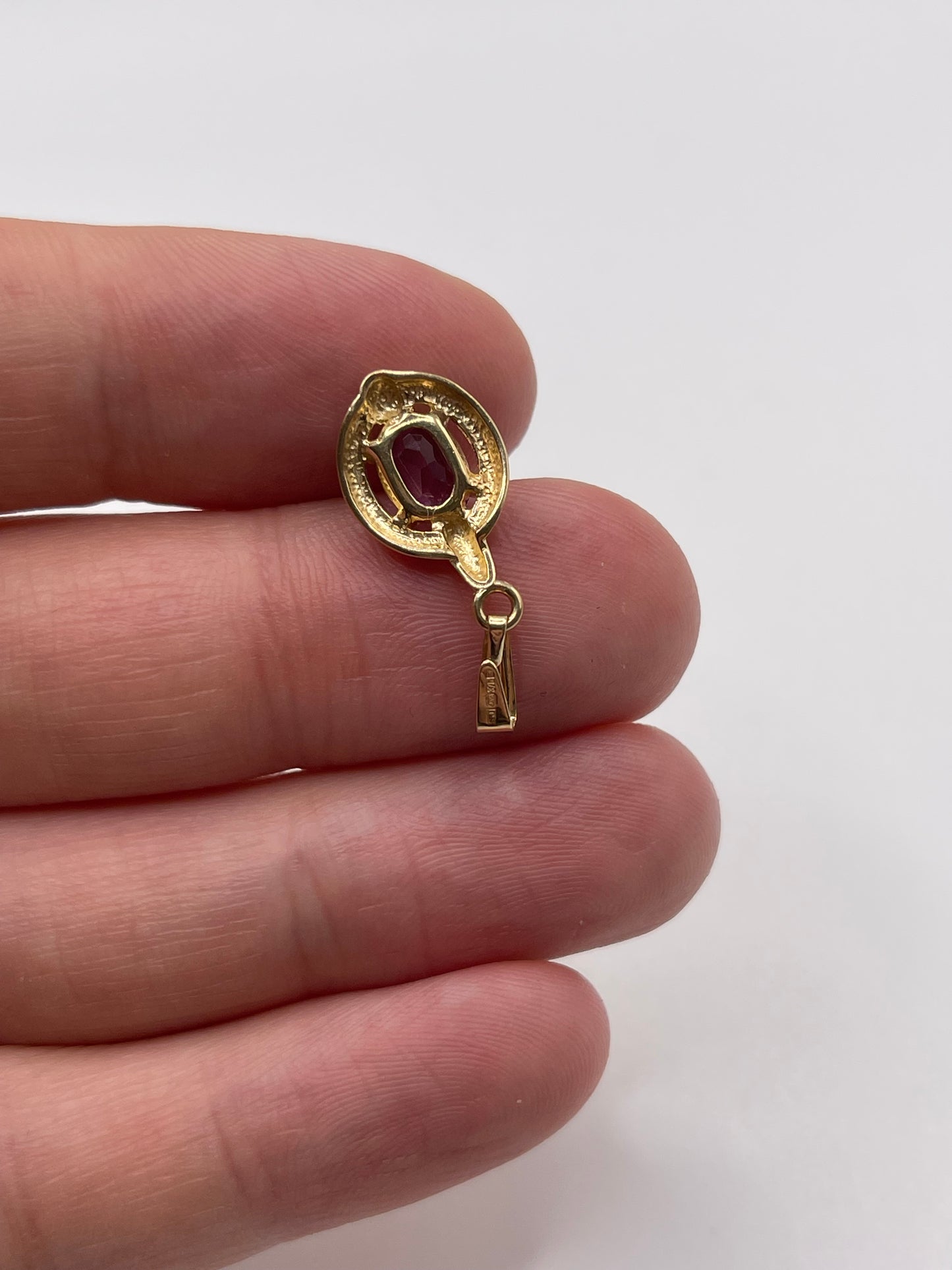 9ct gold amethyst pendant