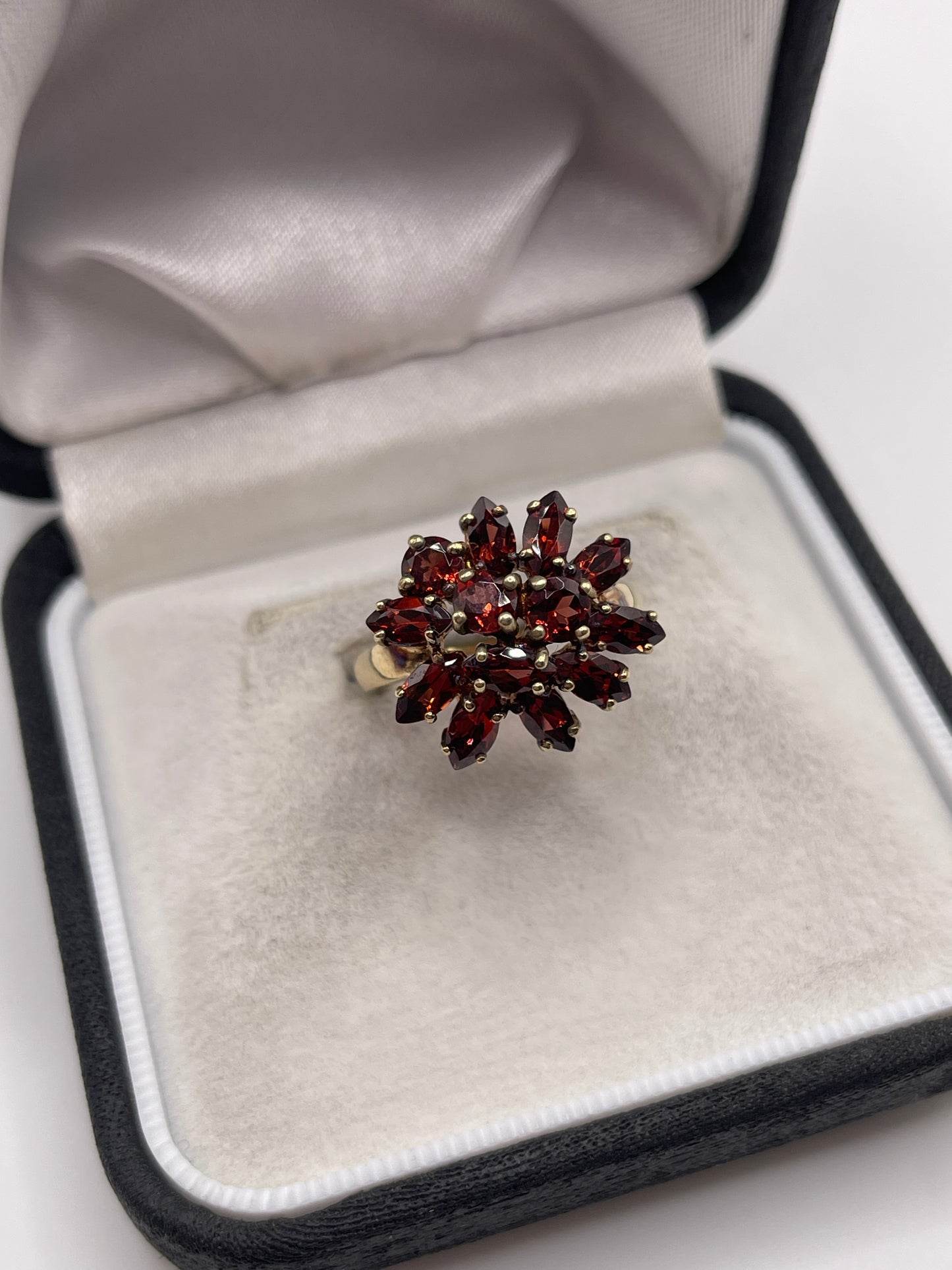 9ct gold garnet cluster ring