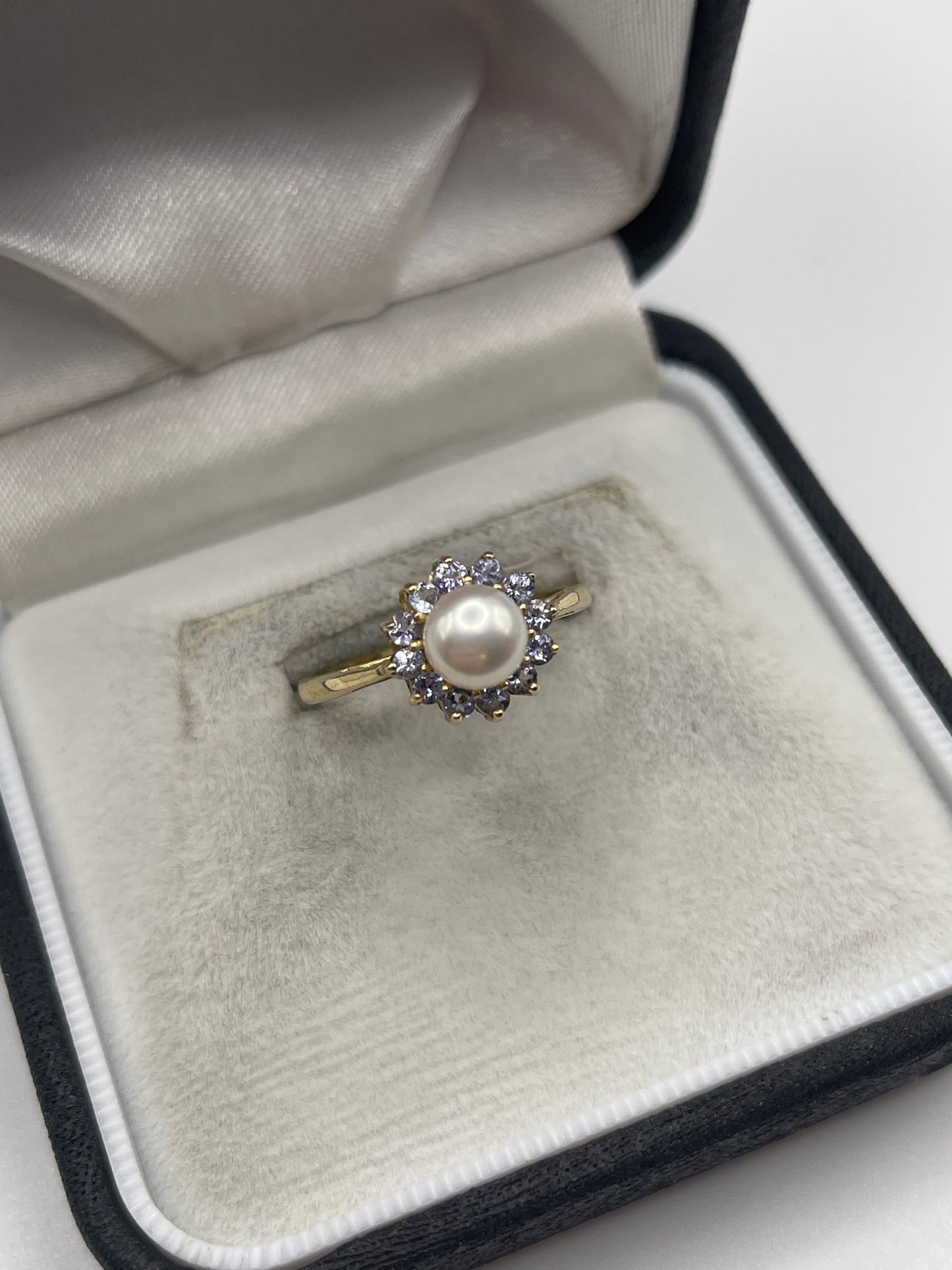 9ct gold tanzanite and pearl ring