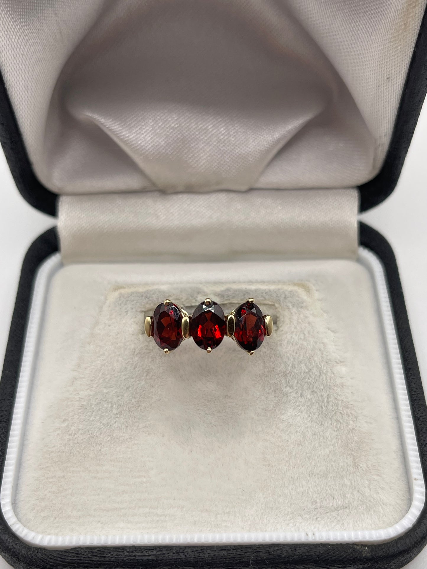 9ct gold garnet ring