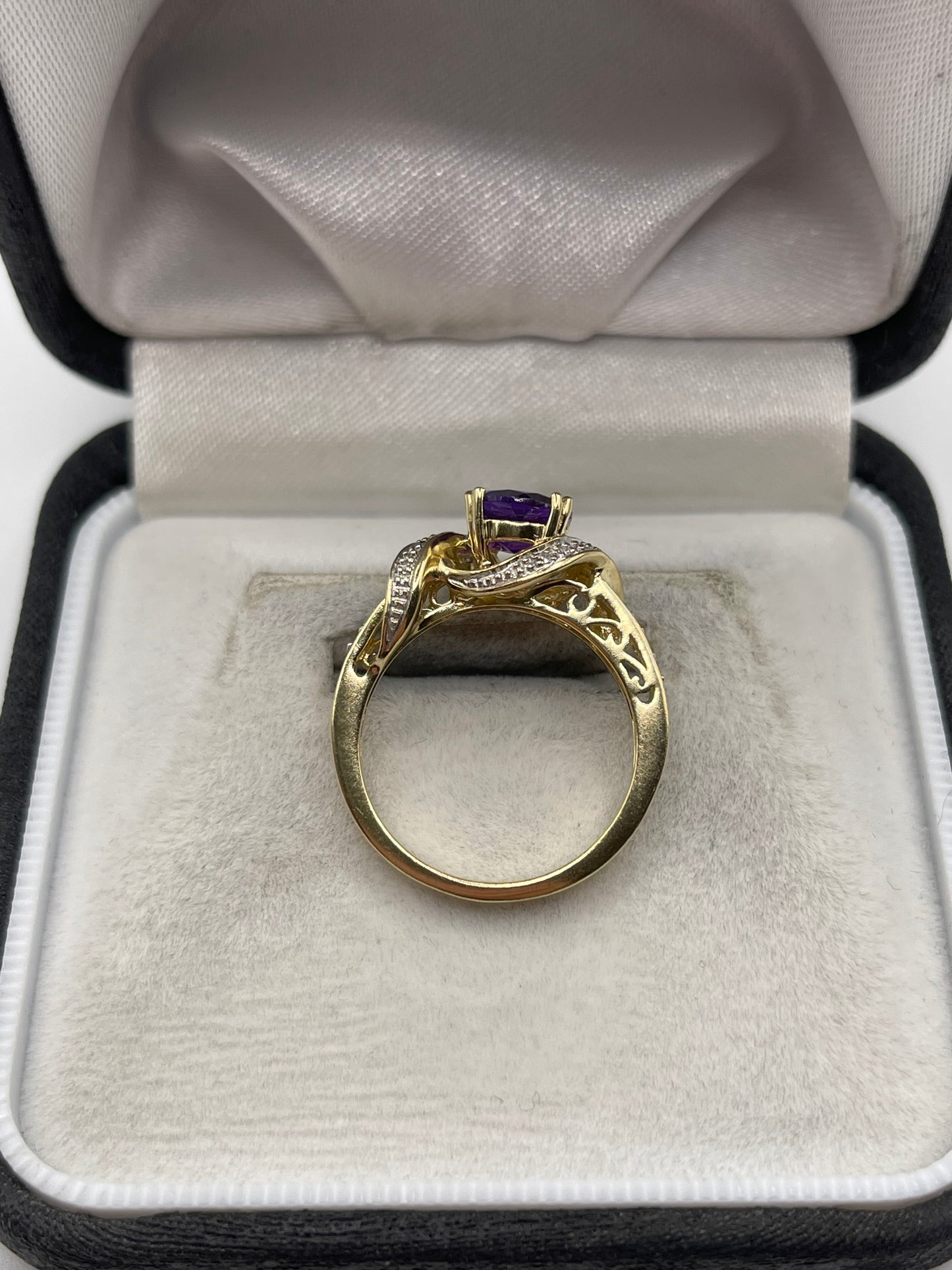9ct gold amethyst and diamond ring