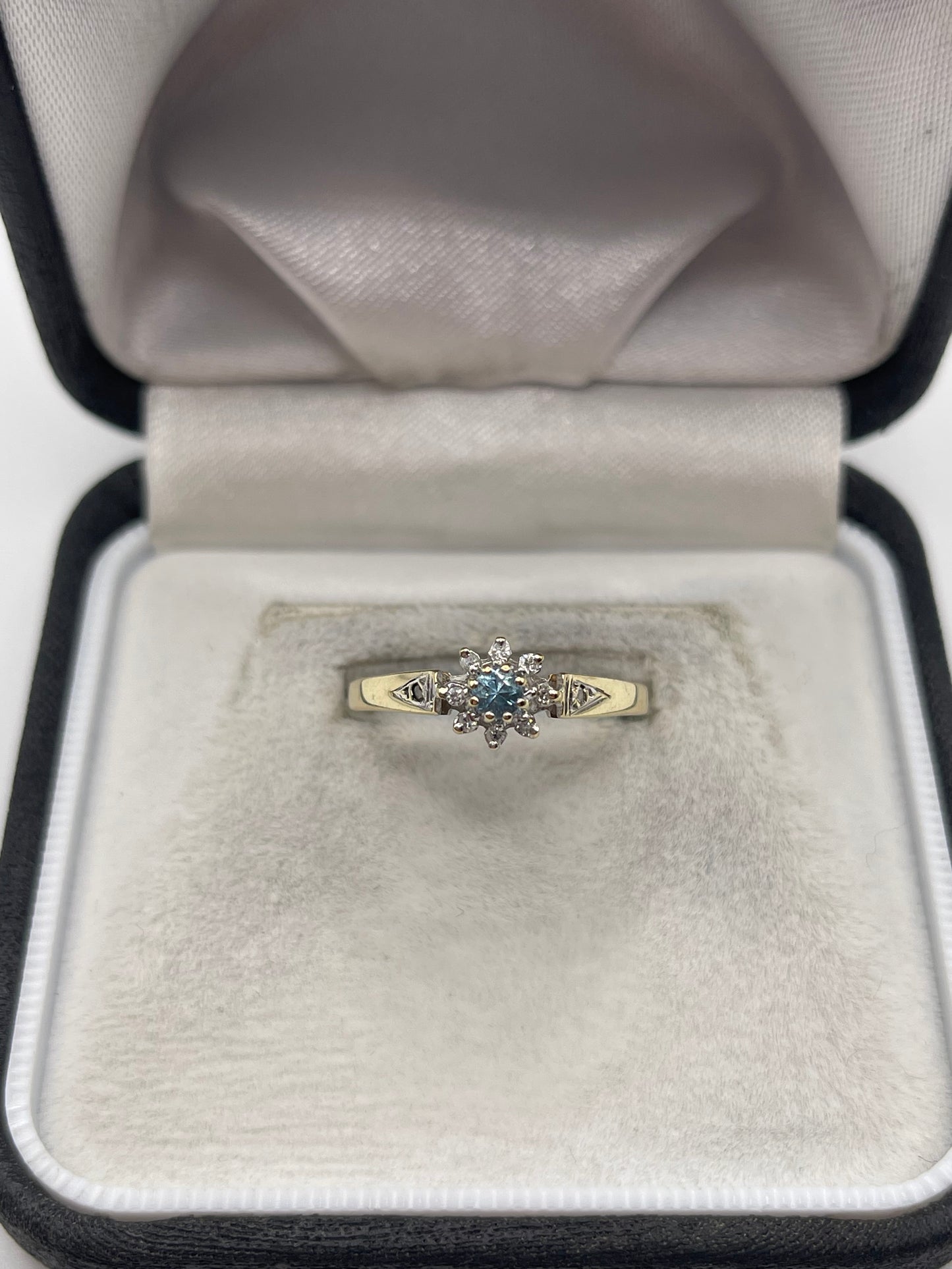 9ct gold topaz and diamond ring