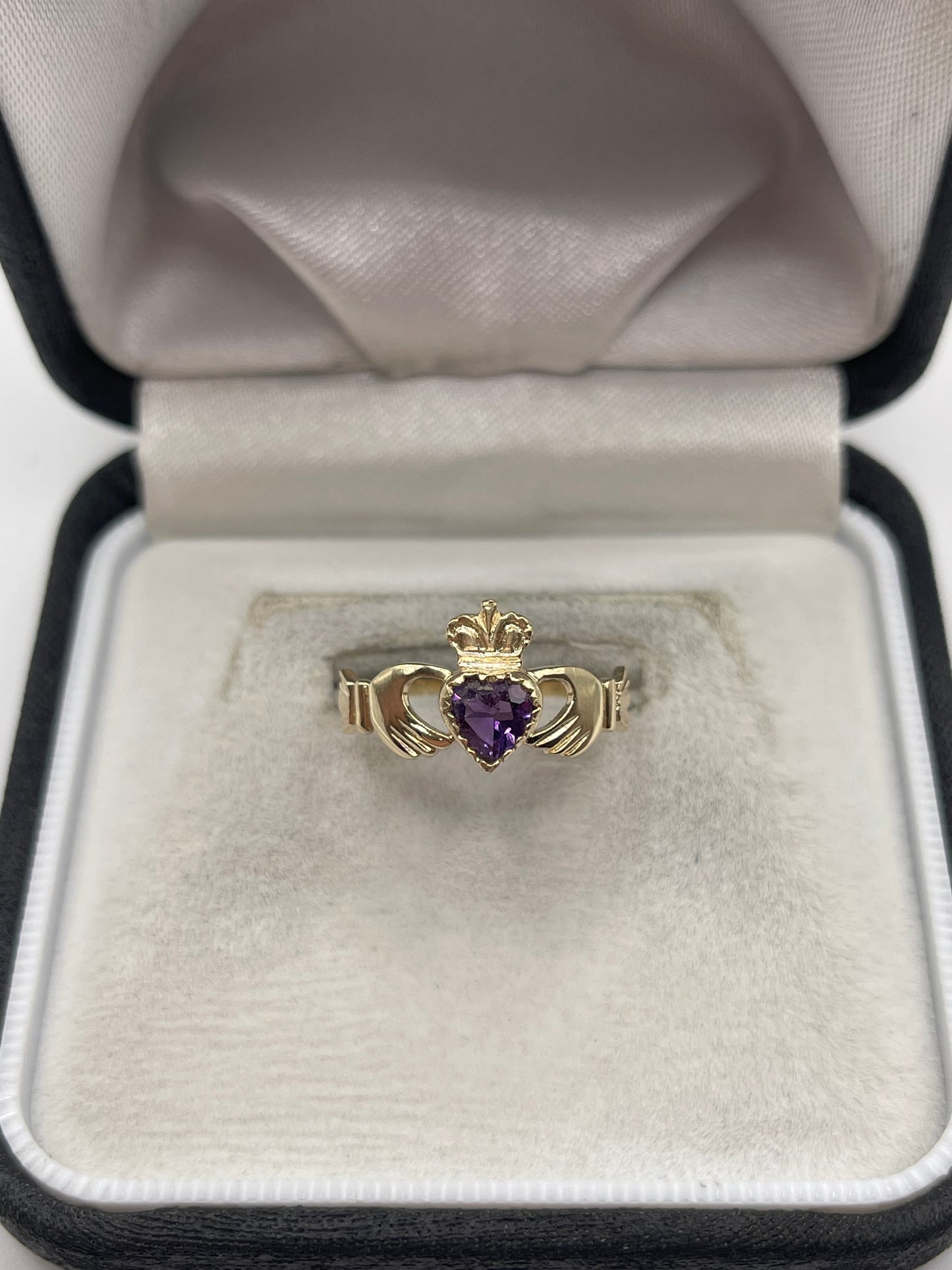 9ct gold amethyst claddagh ring