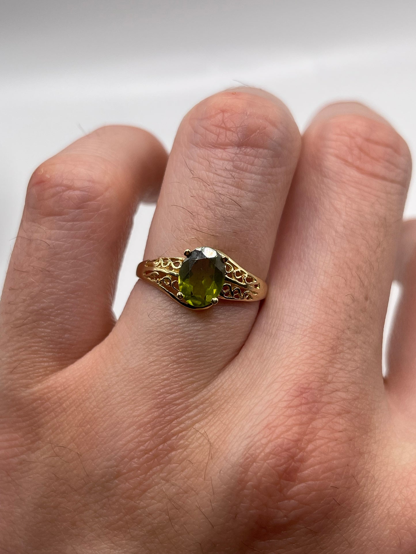 9ct gold quartz ring