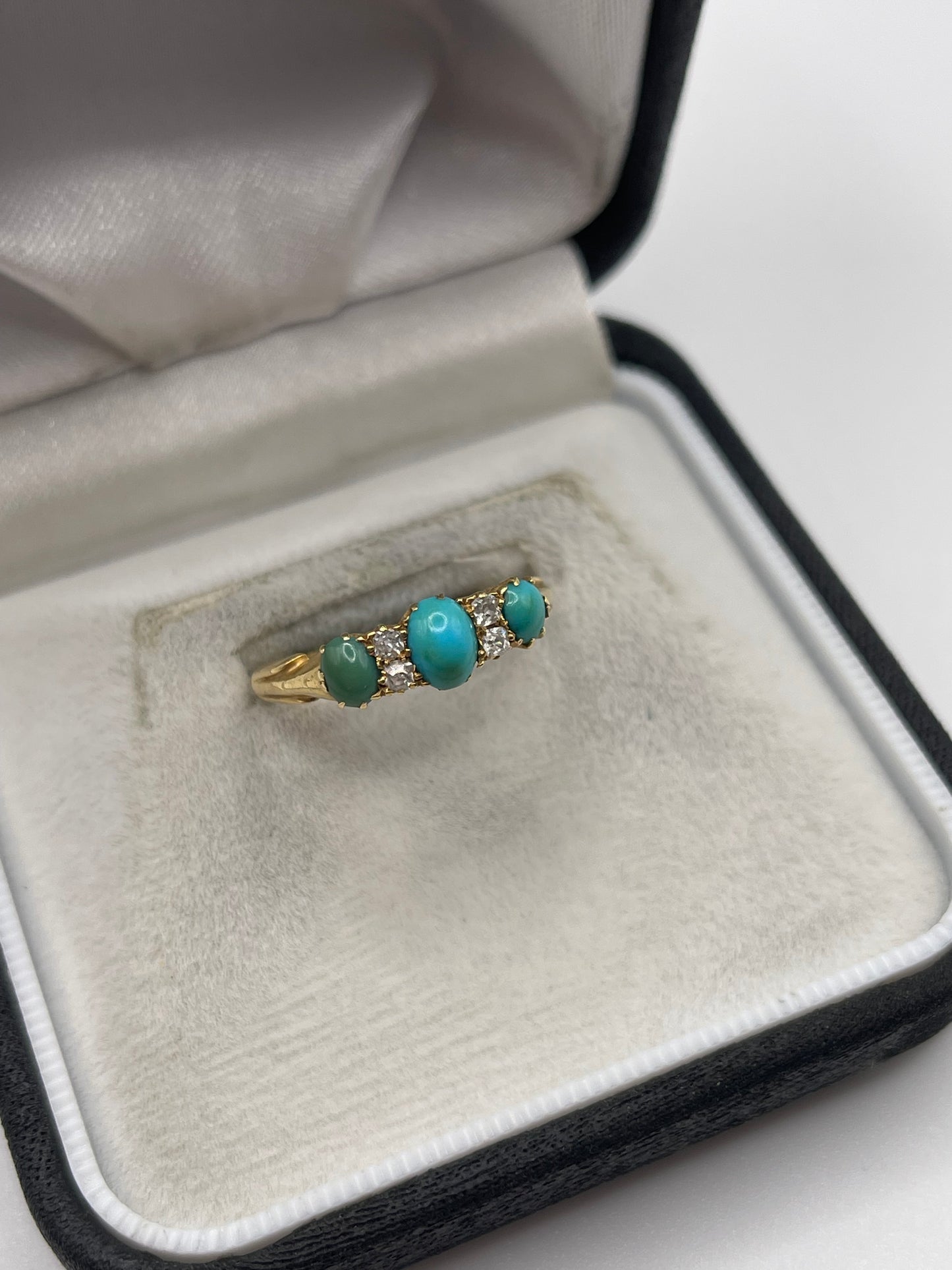 Antique 18ct gold turquoise and diamond ring