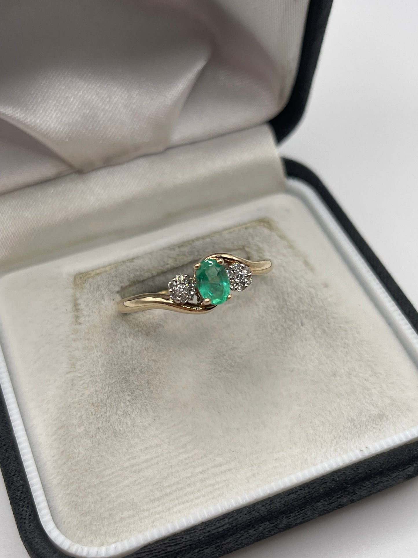 9ct gold emerald and diamond ring