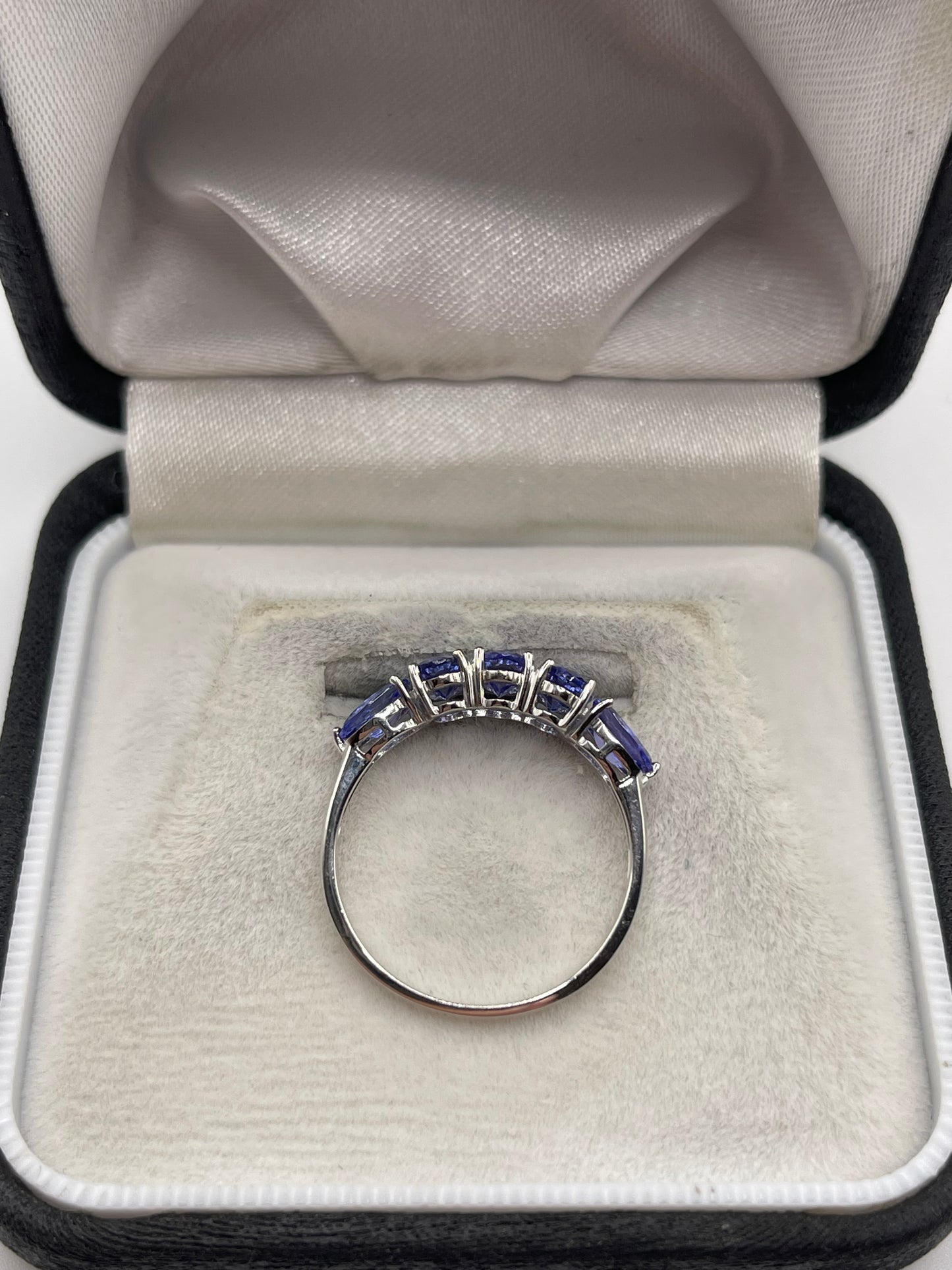 9ct white gold tanzanite ring