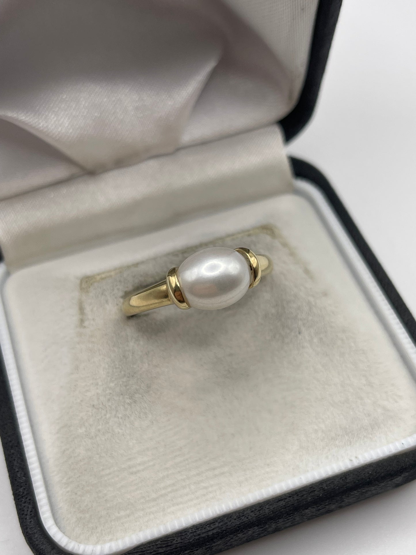 9ct gold pearl ring