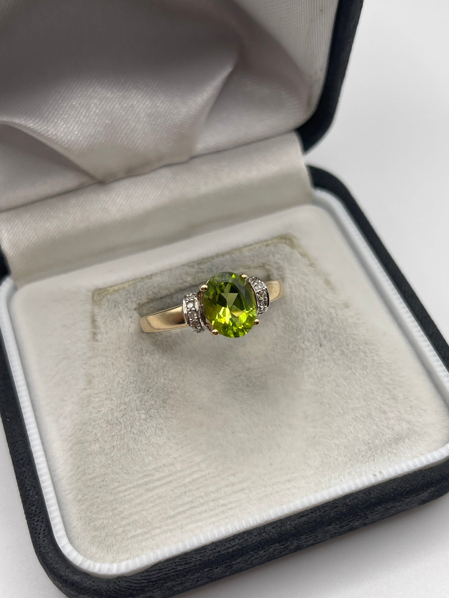 9ct gold peridot and diamond ring