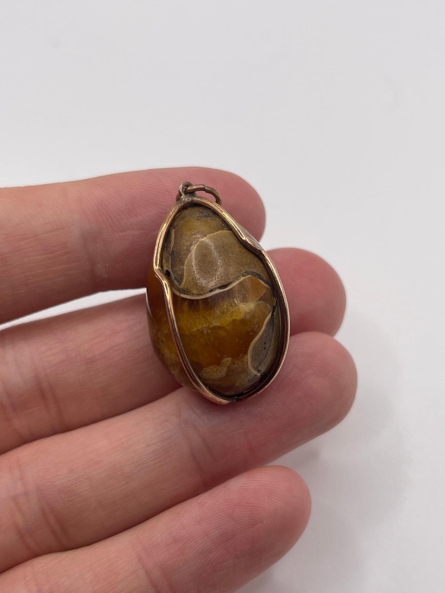 9ct gold gemstone egg pendant