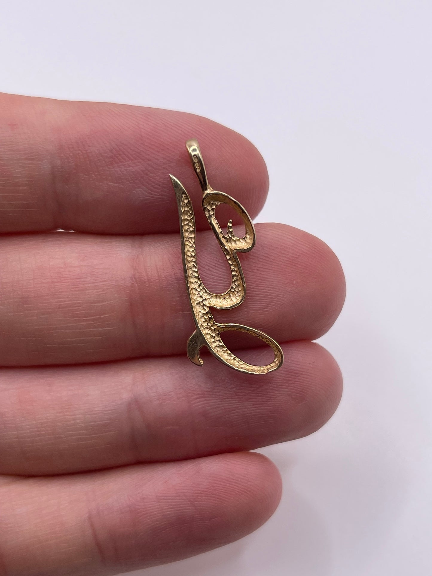 9ct gold initial Y pendant