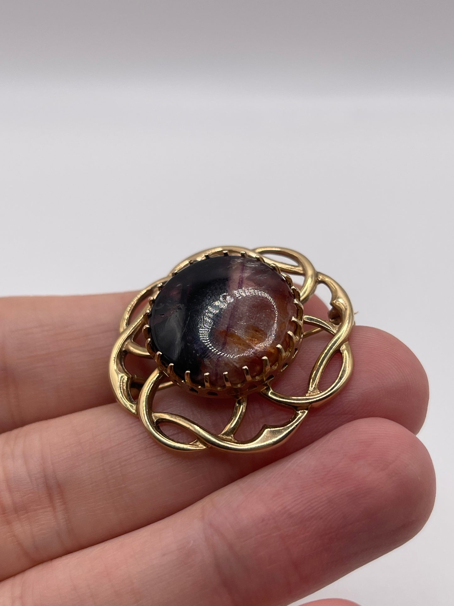 9ct gold blue John brooch