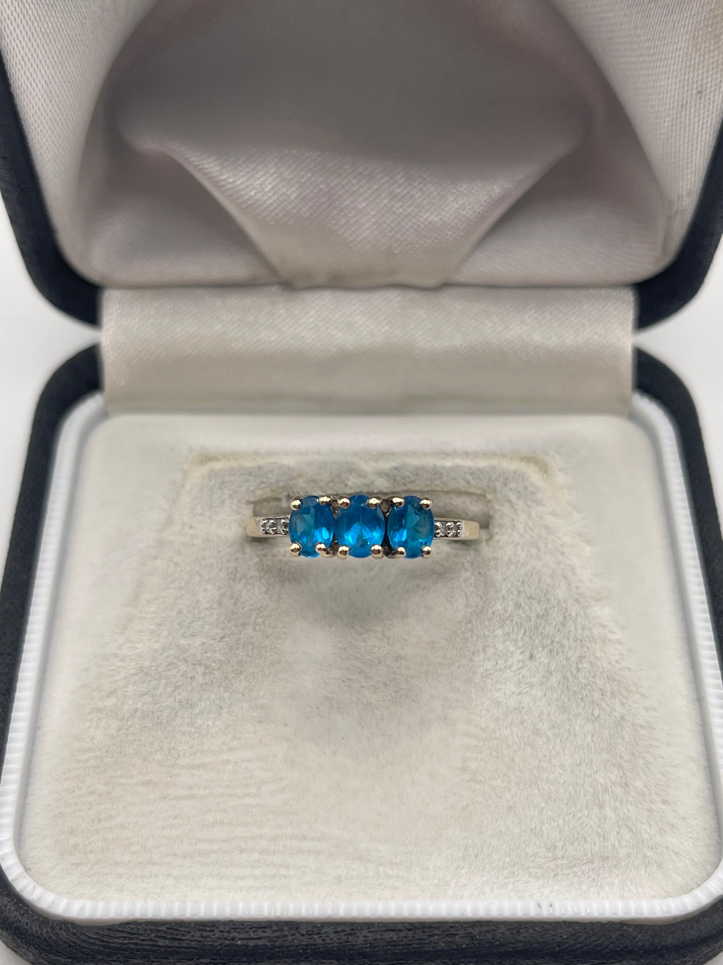 9ct gold blue apatite and diamond ring