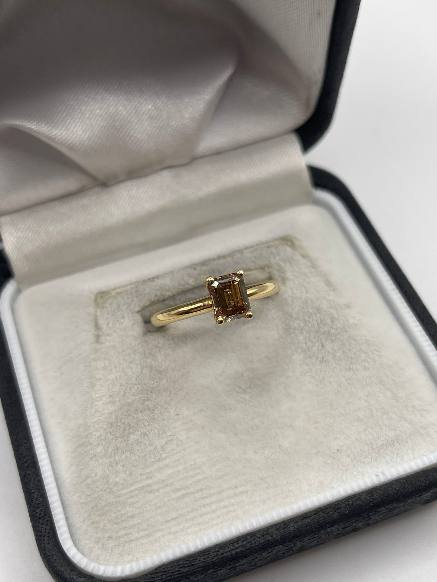 18ct gold 1ct cognac diamond ring