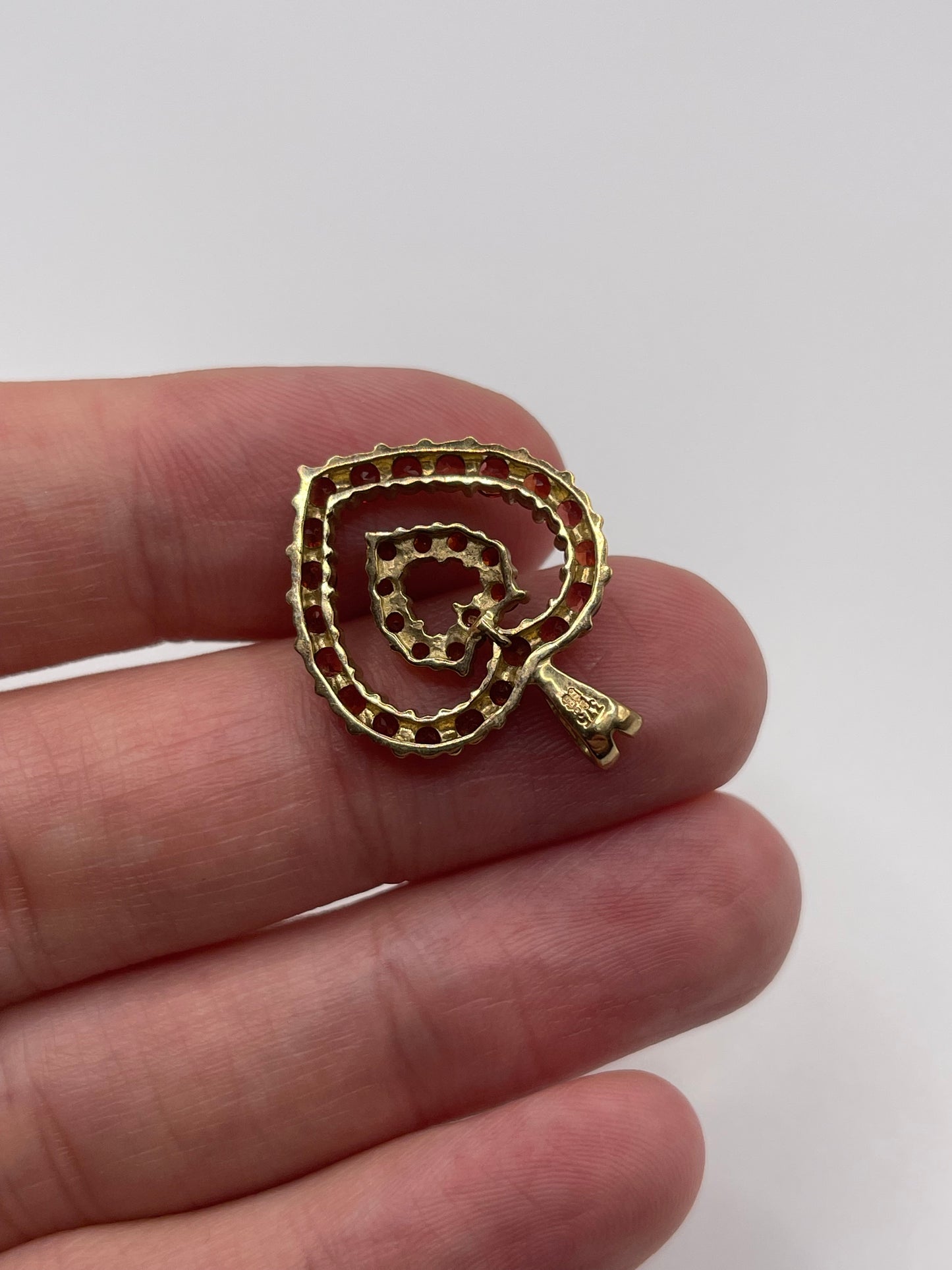 9ct gold garnet heart pendant