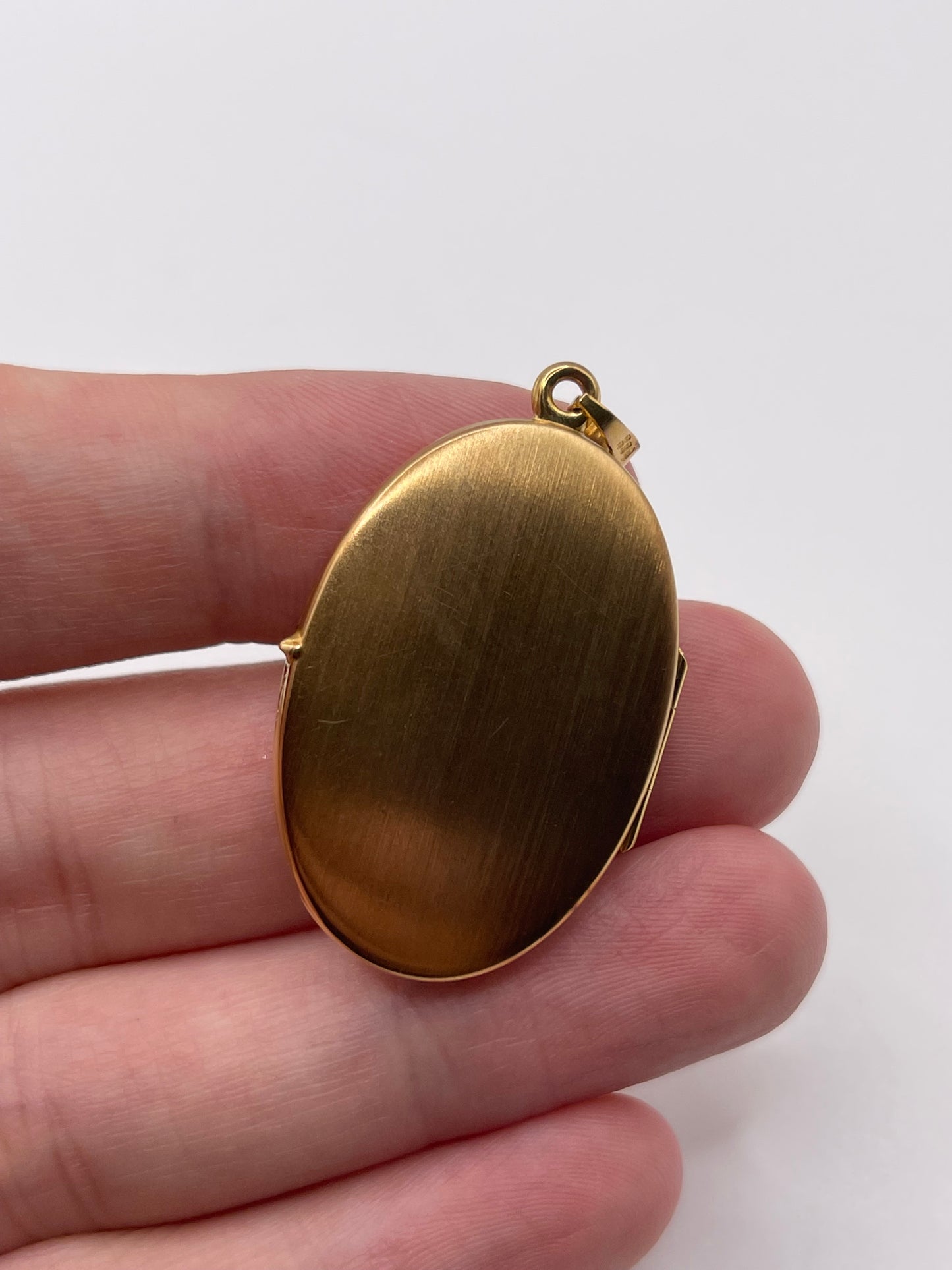 9ct gold garnet locket