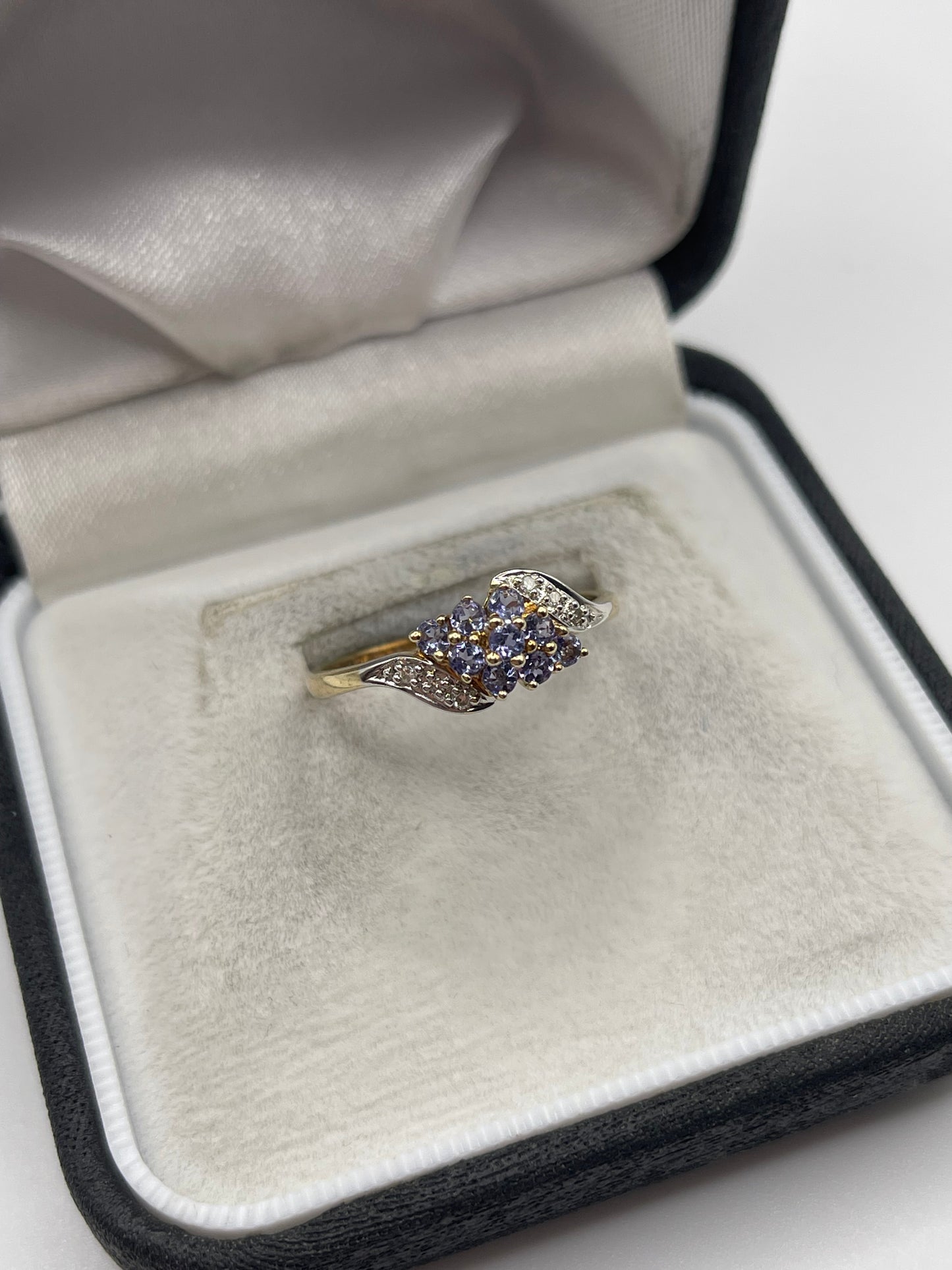 9ct gold tanzanite and diamond ring
