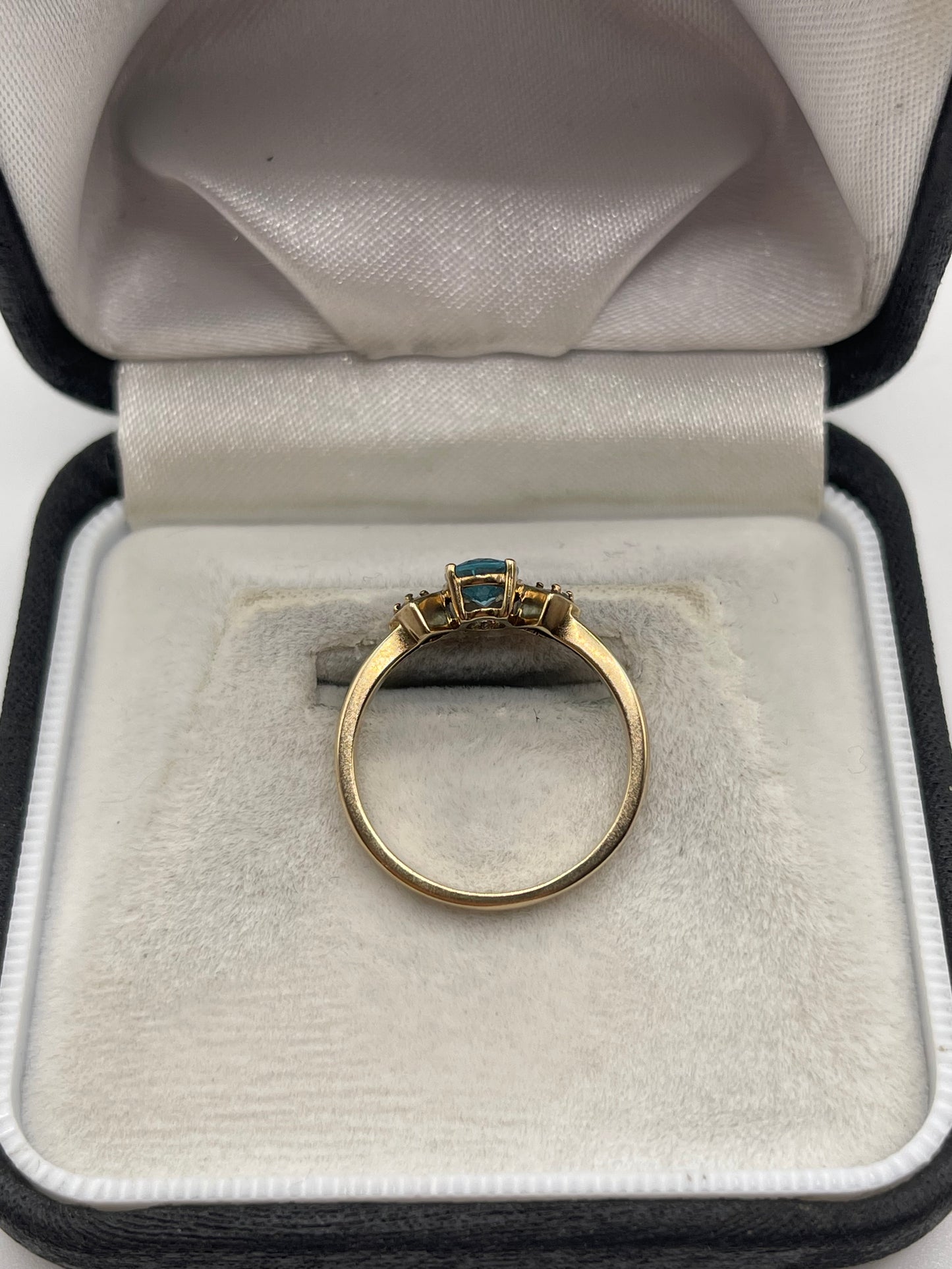 9ct gold topaz ring