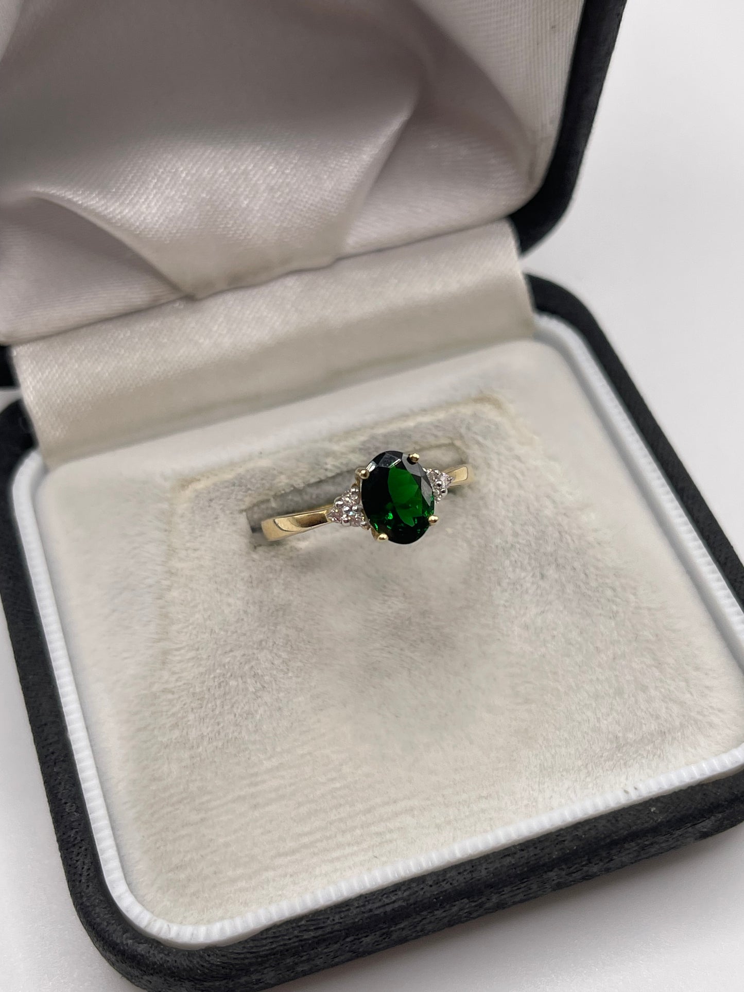 9ct gold diopside and diamond ring