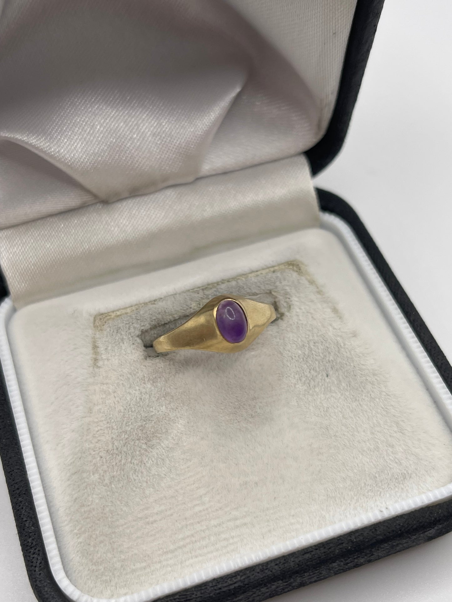 9ct gold cabochon amethyst ring