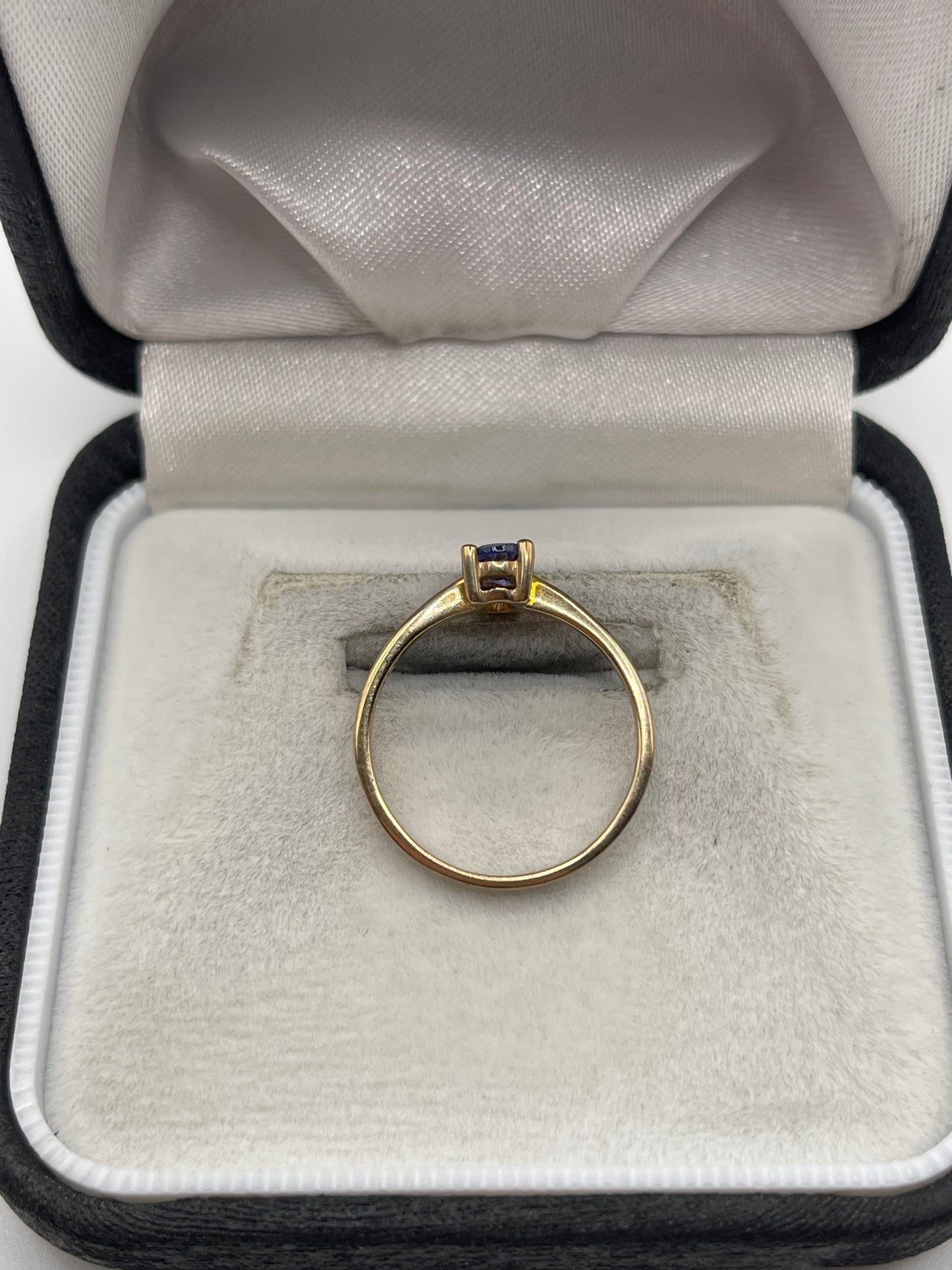 9ct gold tanzanite ring