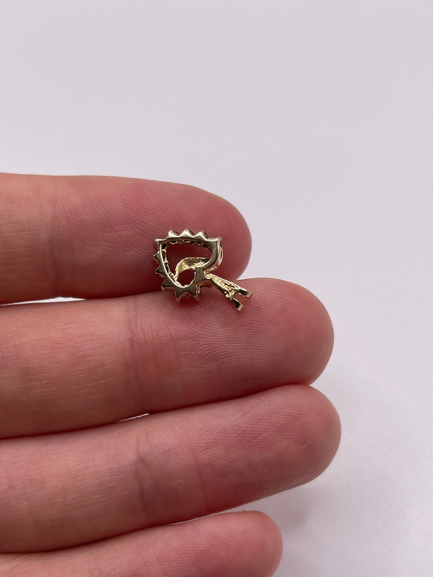 9ct gold sapphire heart pendant