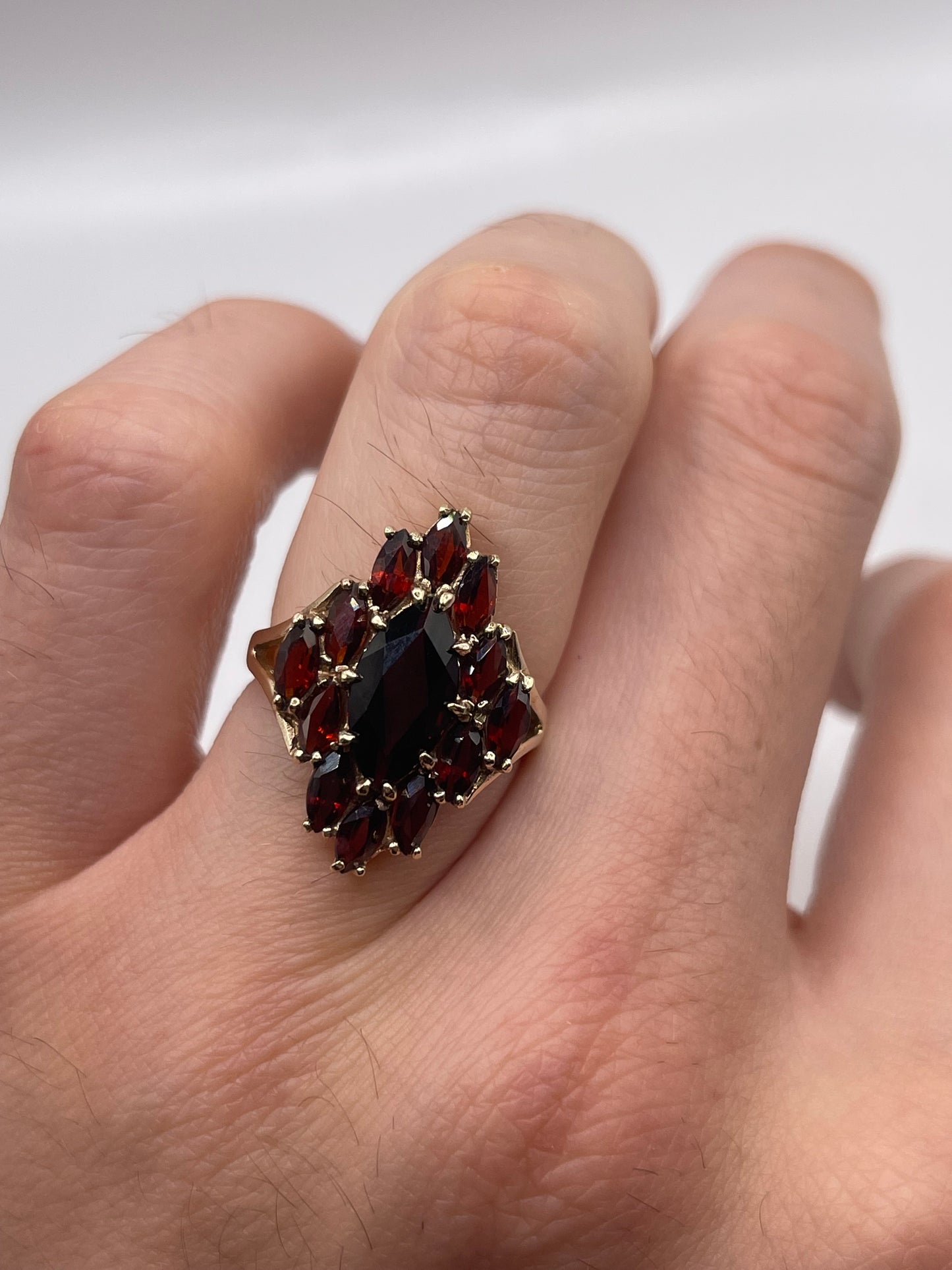 9ct gold garnet cluster ring