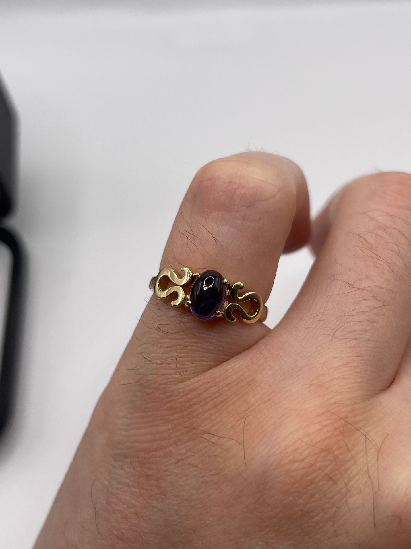 9ct gold cabochon iolite ring