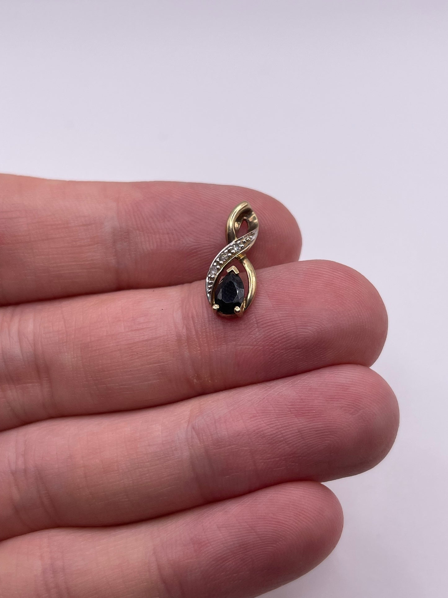 9ct gold sapphire and diamond pendant