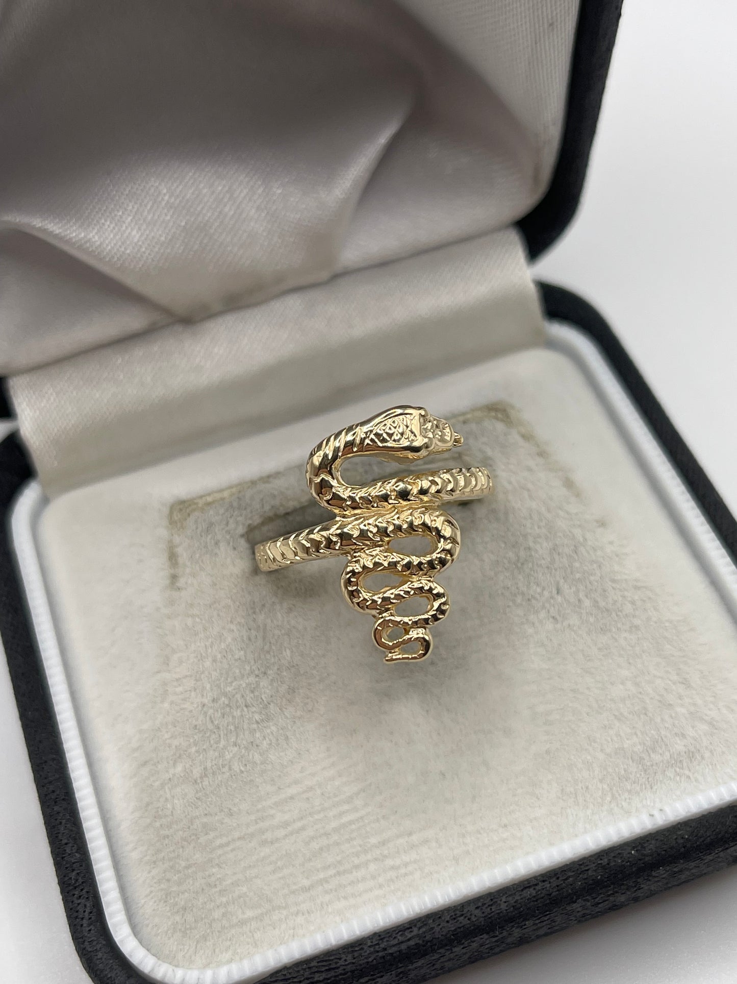 9ct gold snake ring