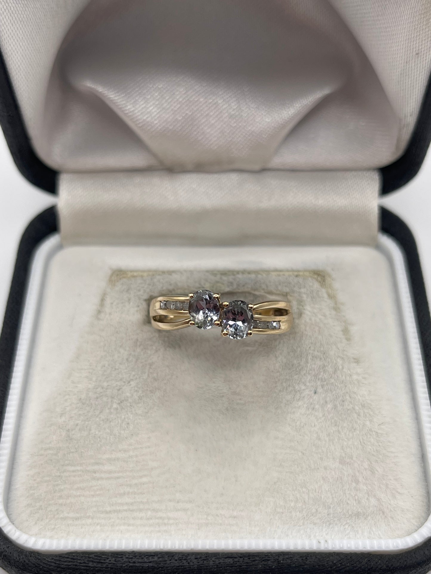 9ct gold tanzanite and diamond ring