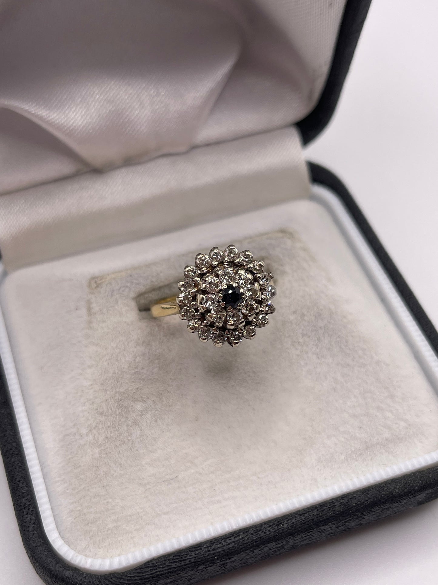 18ct gold sapphire and diamond ring