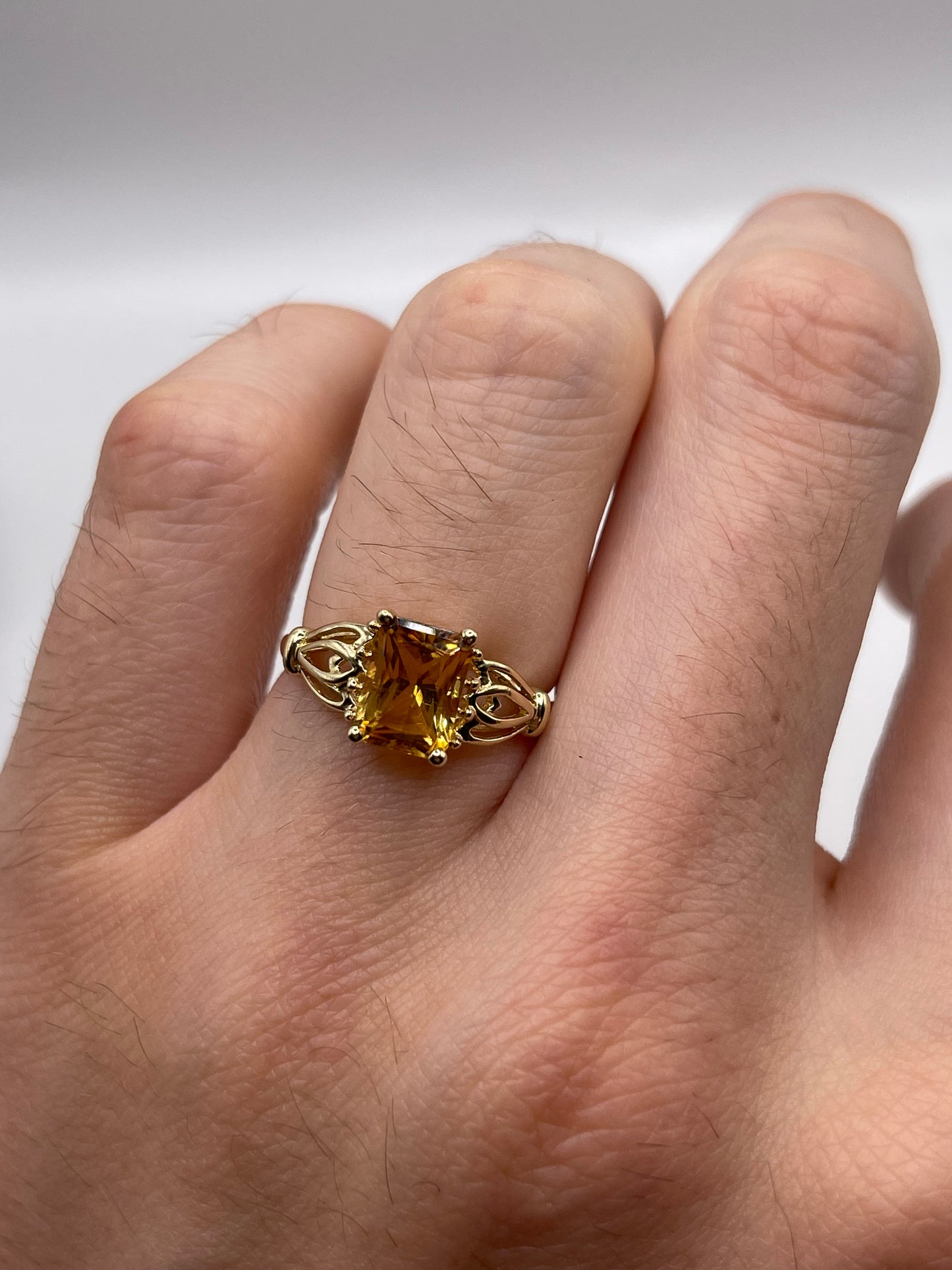9ct gold citrine ring