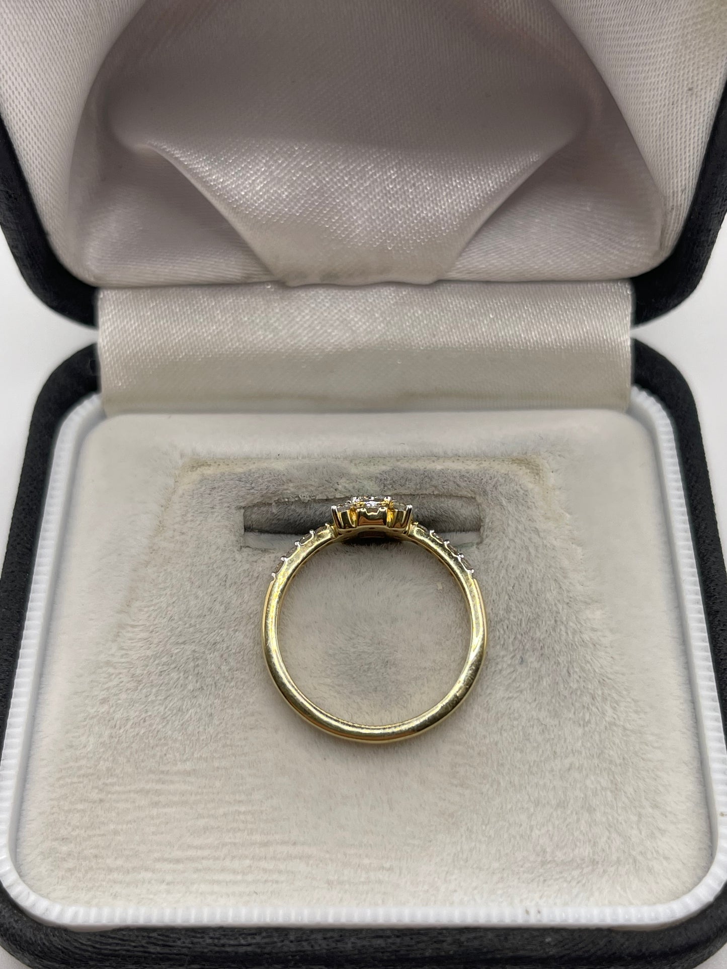 9ct gold diamond cluster ring