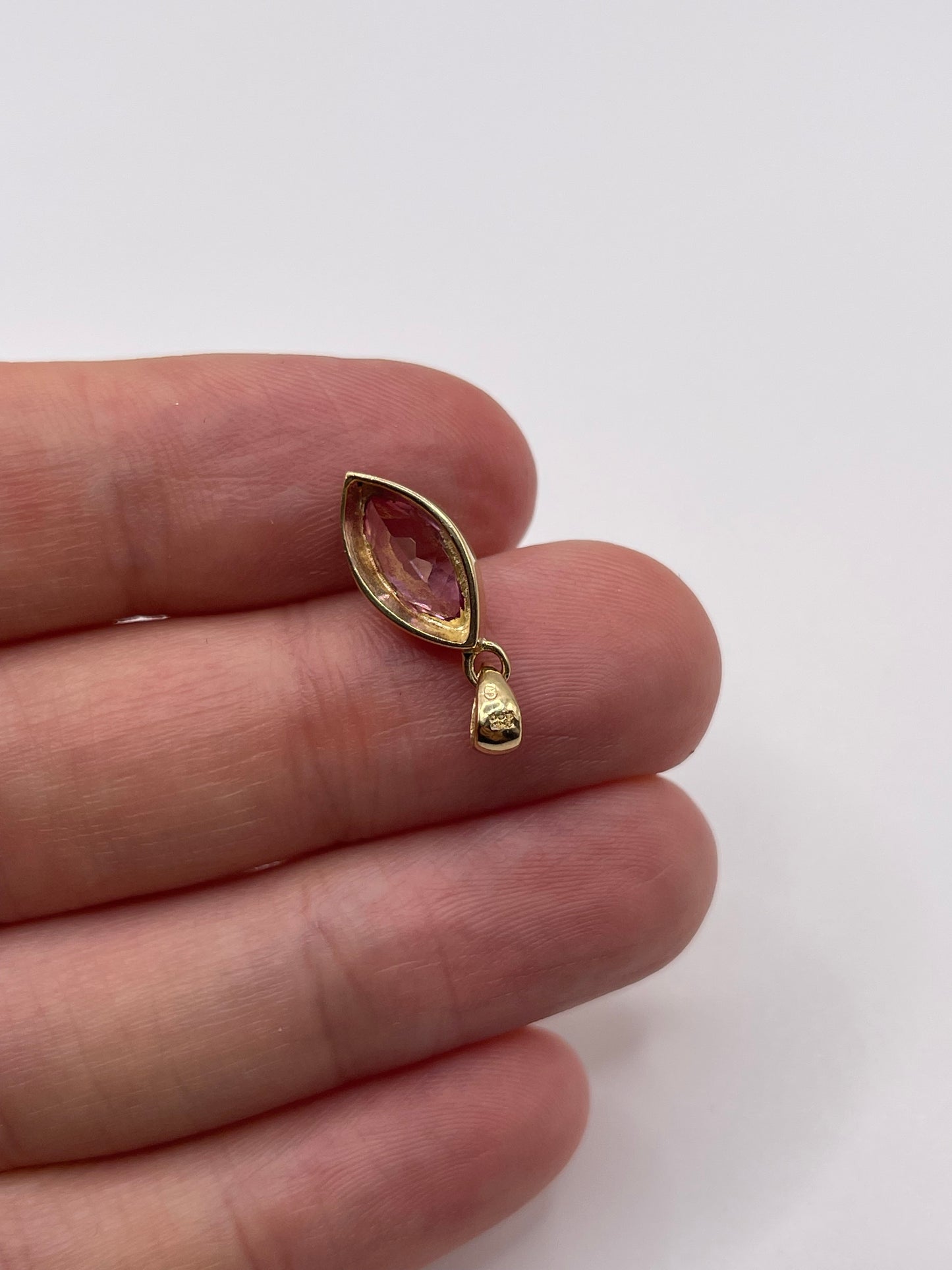 9ct gold pink topaz pendant