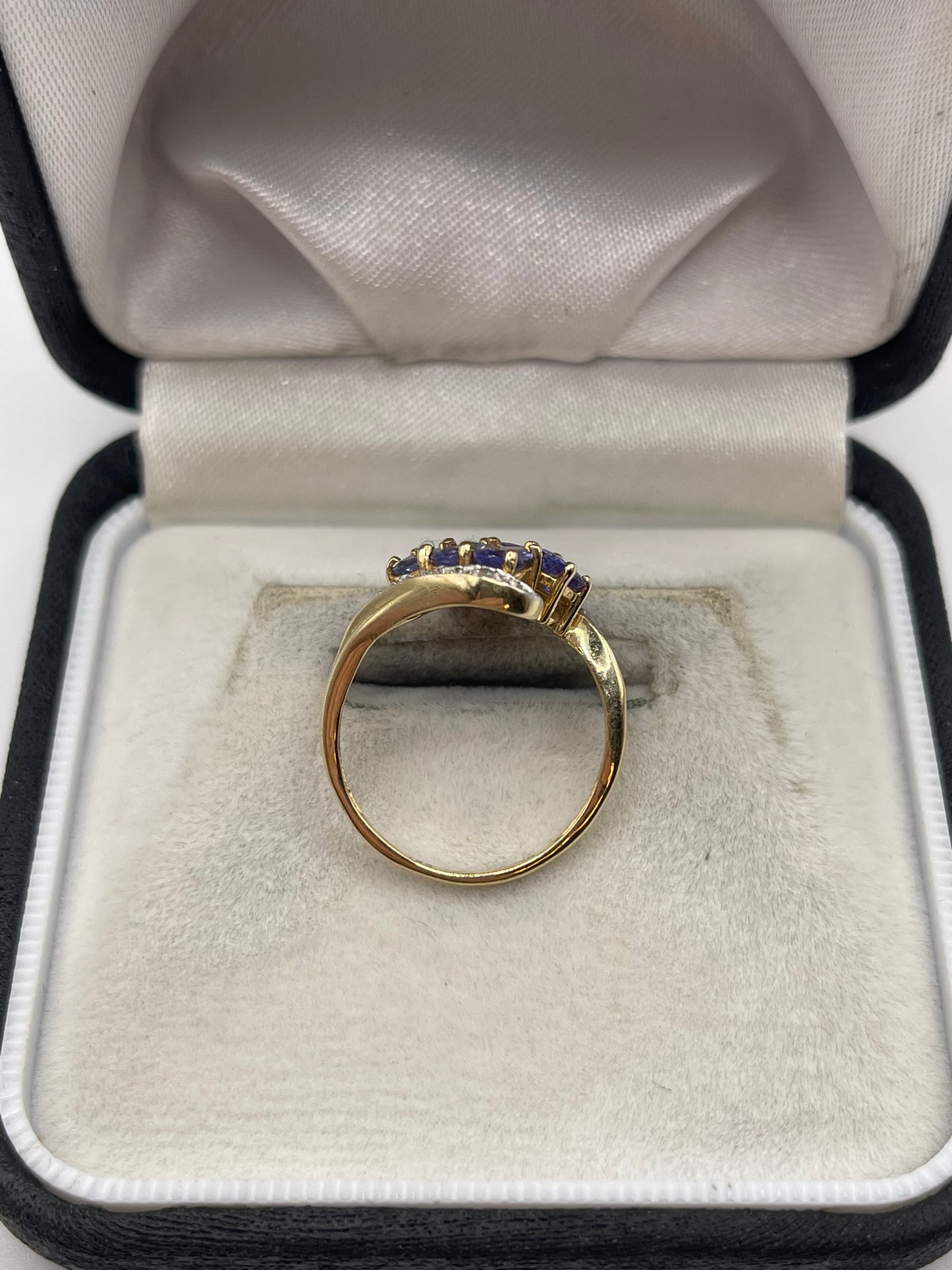 9ct gold tanzanite and diamond ring