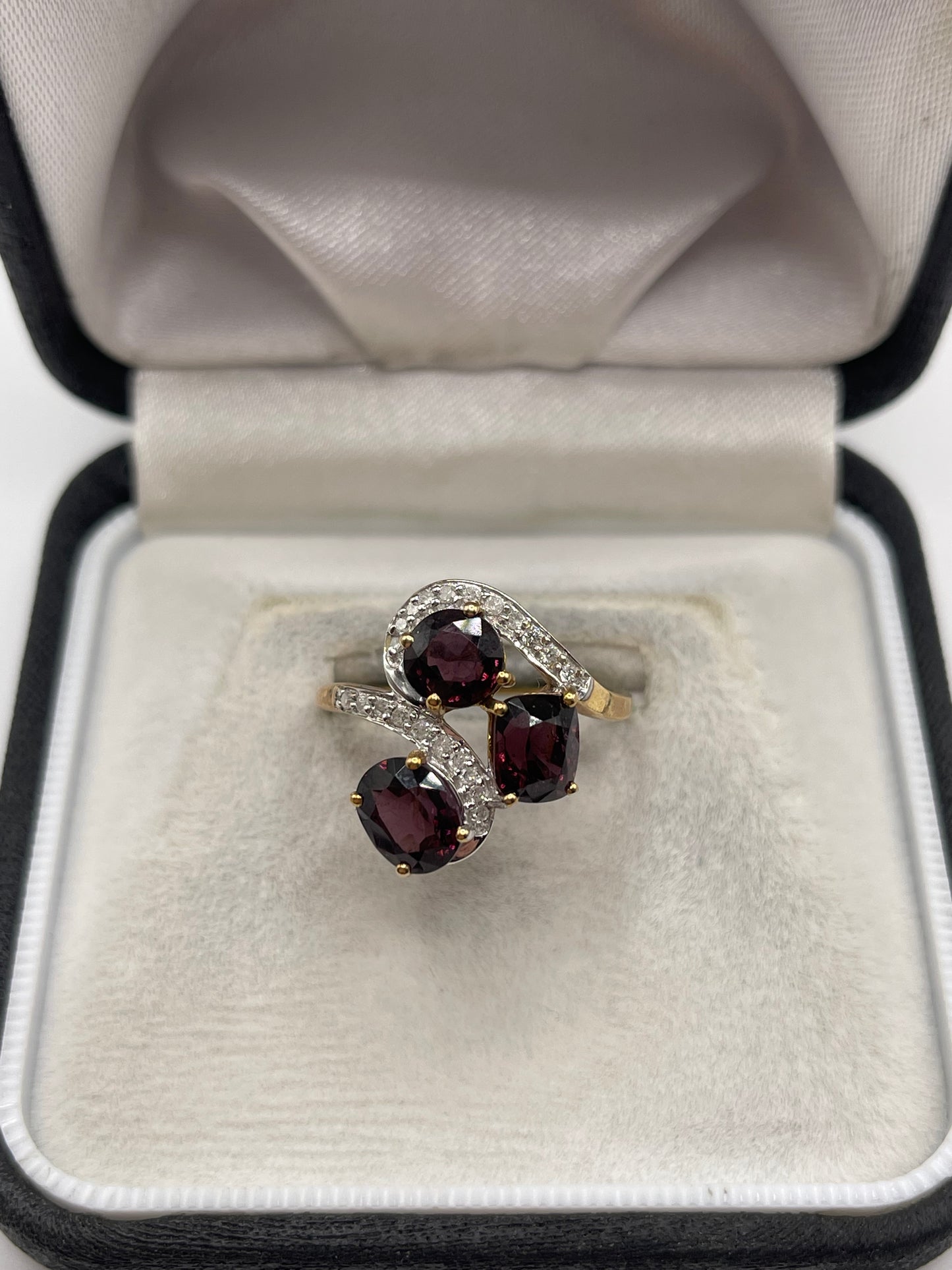 9ct gold spinel and diamond ring